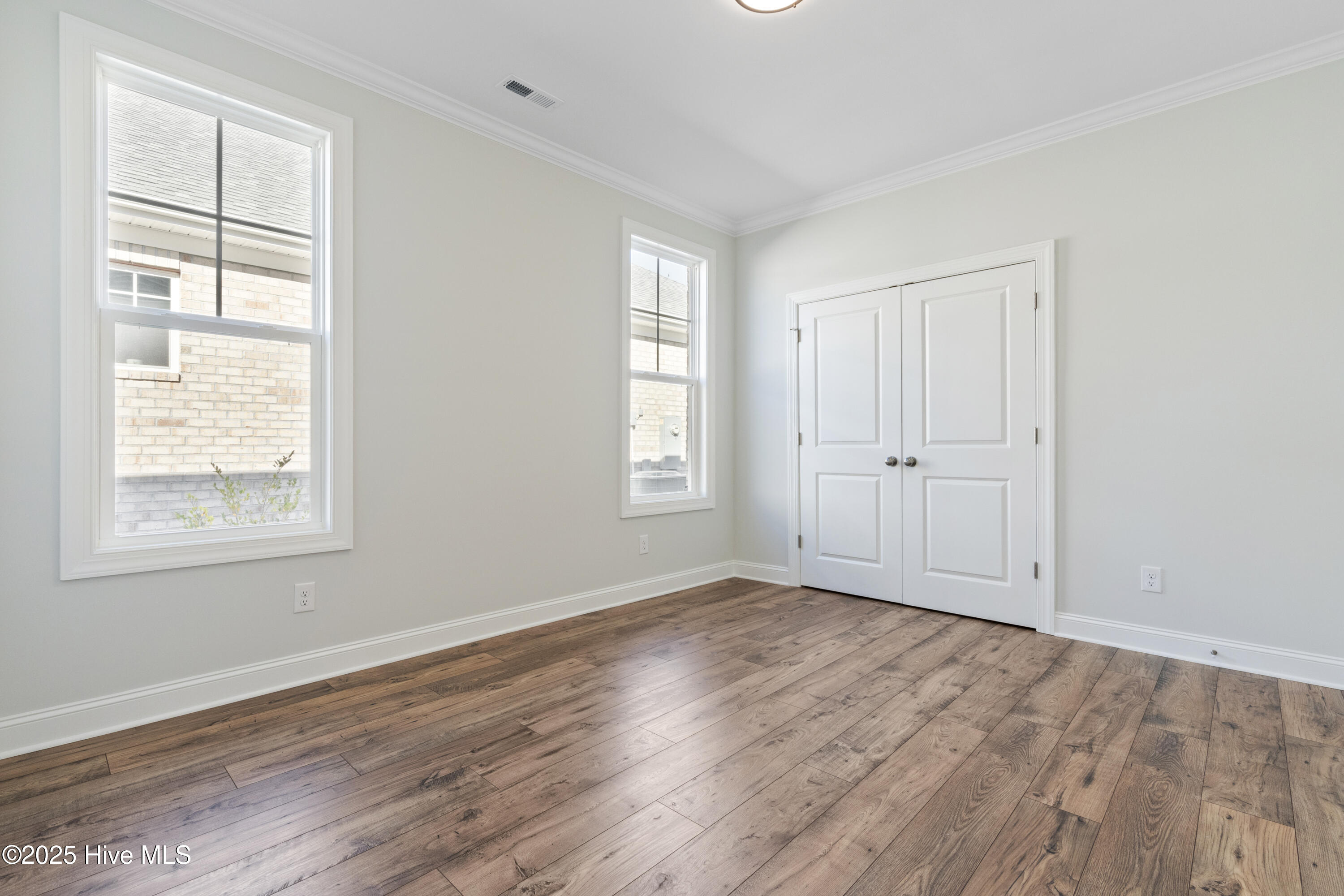 100522089 | Photo 34