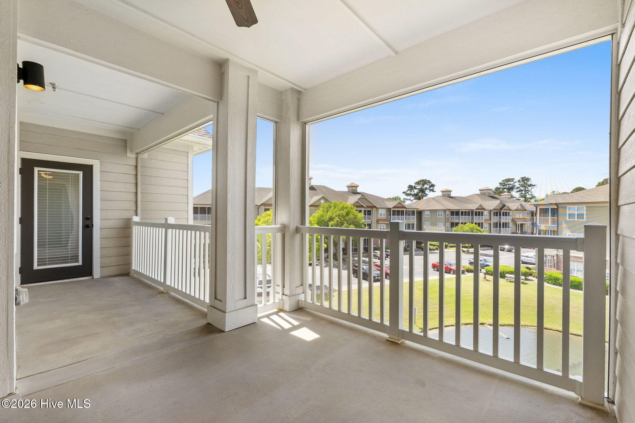 100566084 | Photo 21