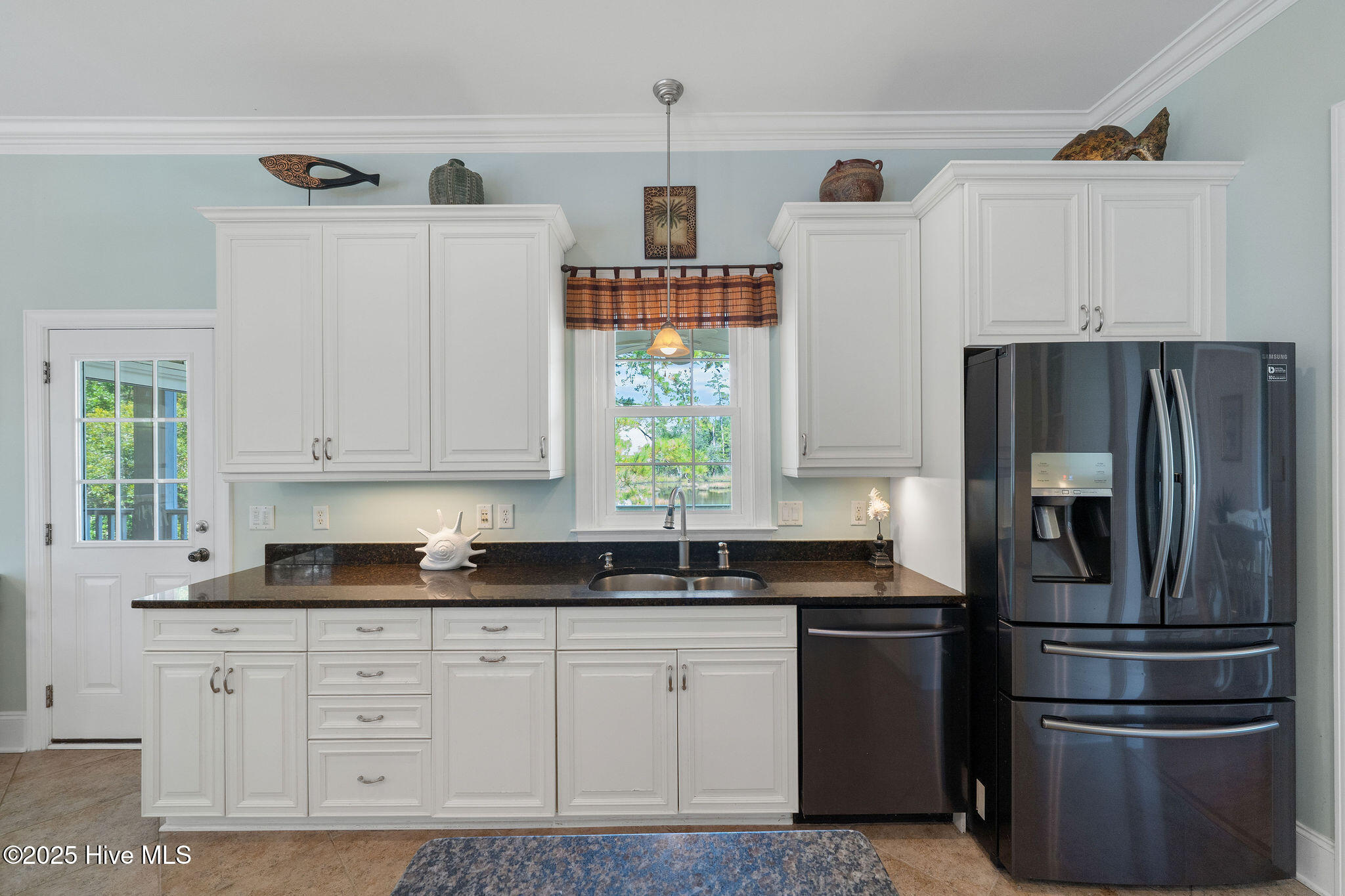 100532416 | Photo 18