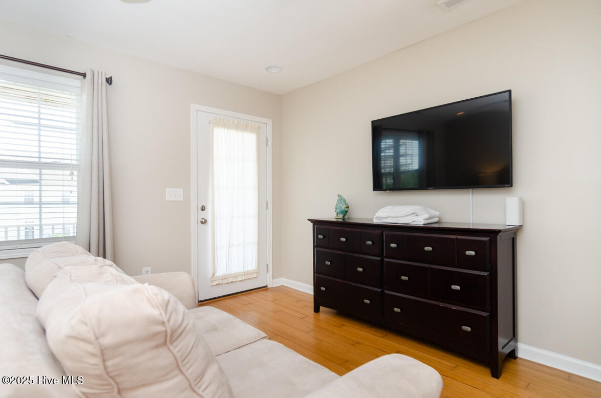 100534014 | Photo 34