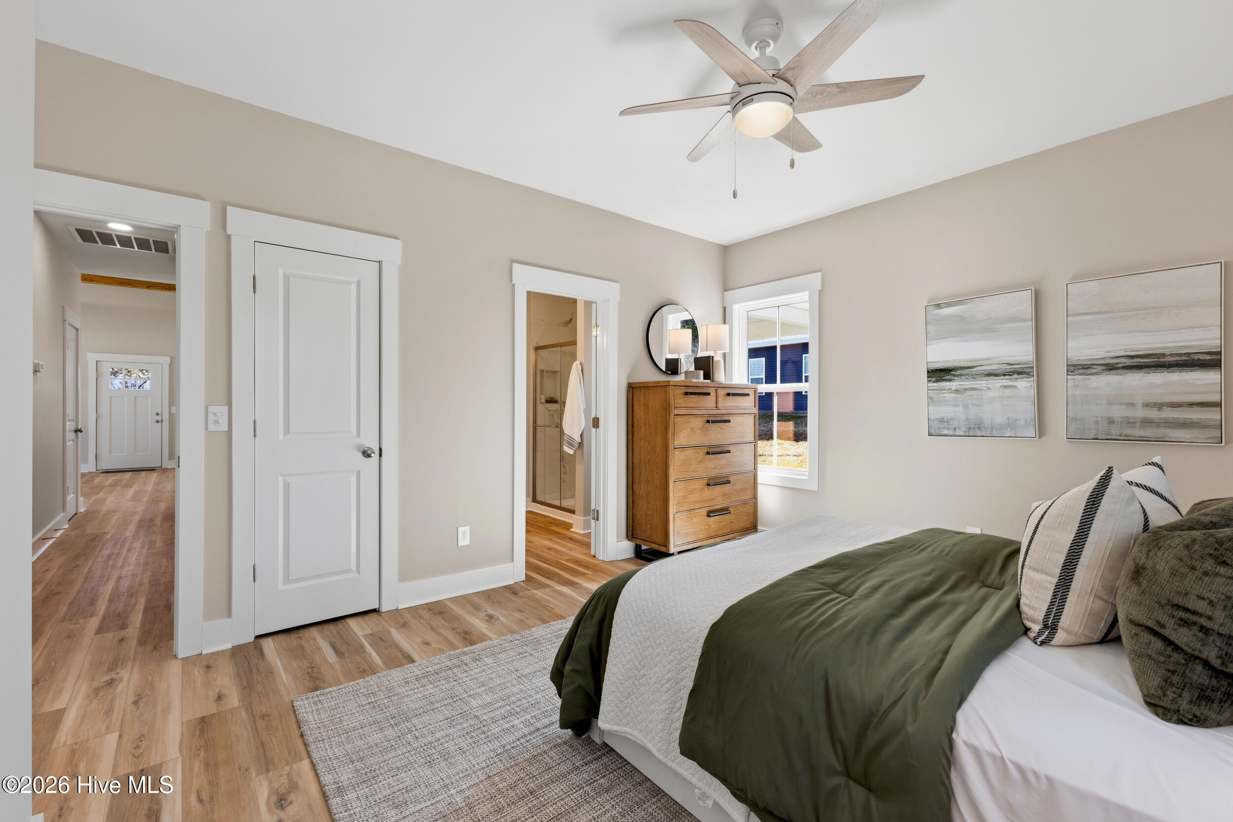 100557700 | Photo 29