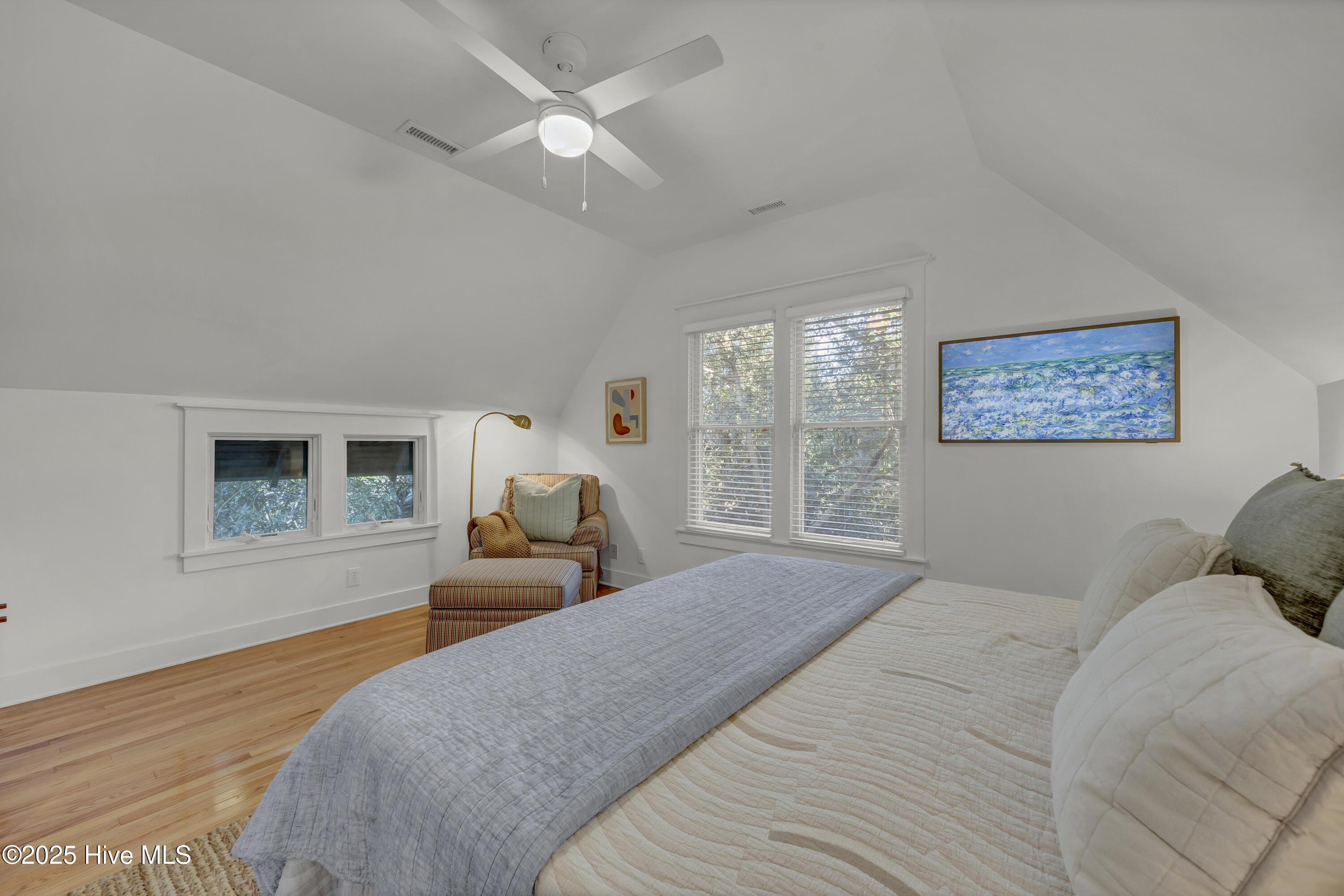 100546585 | Photo 18