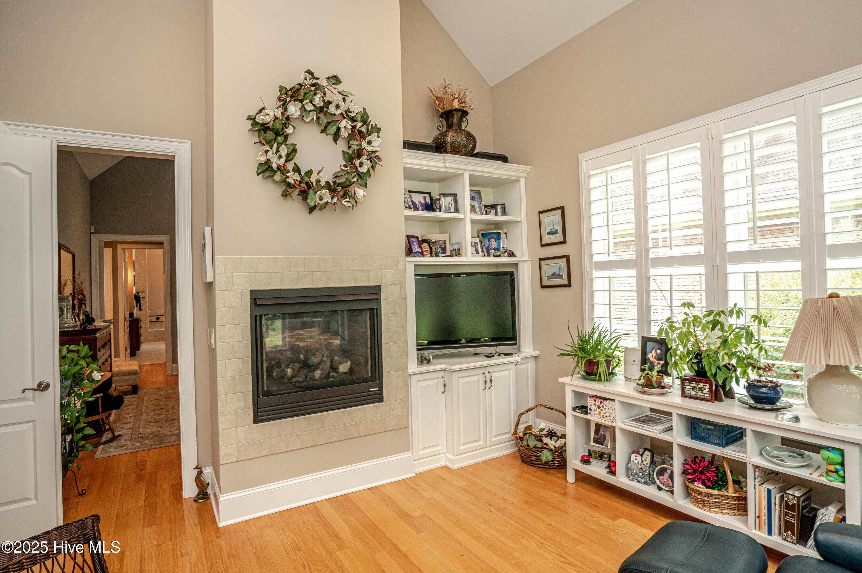 100549675 | Photo 25