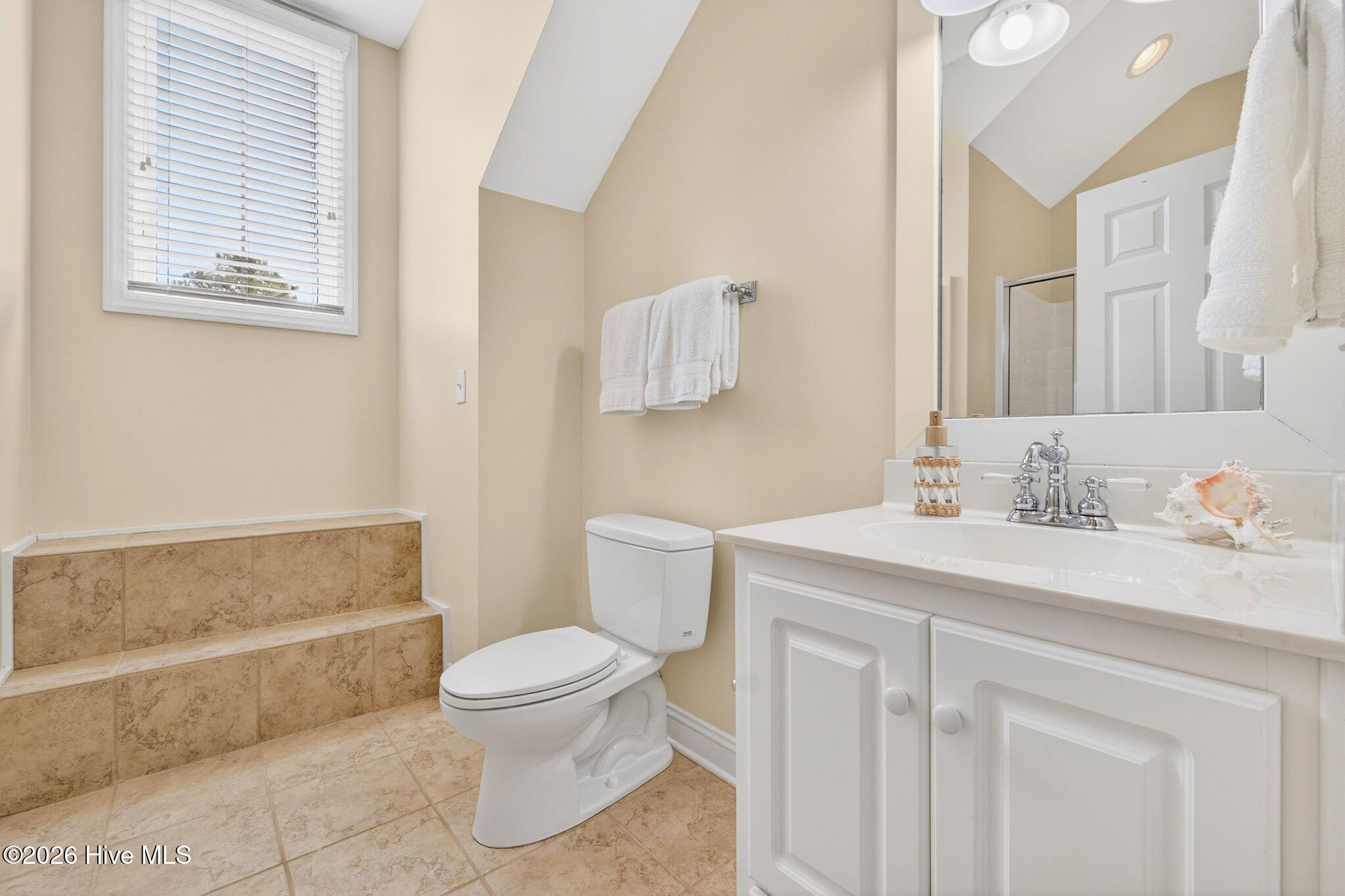 100561397 | Photo 69