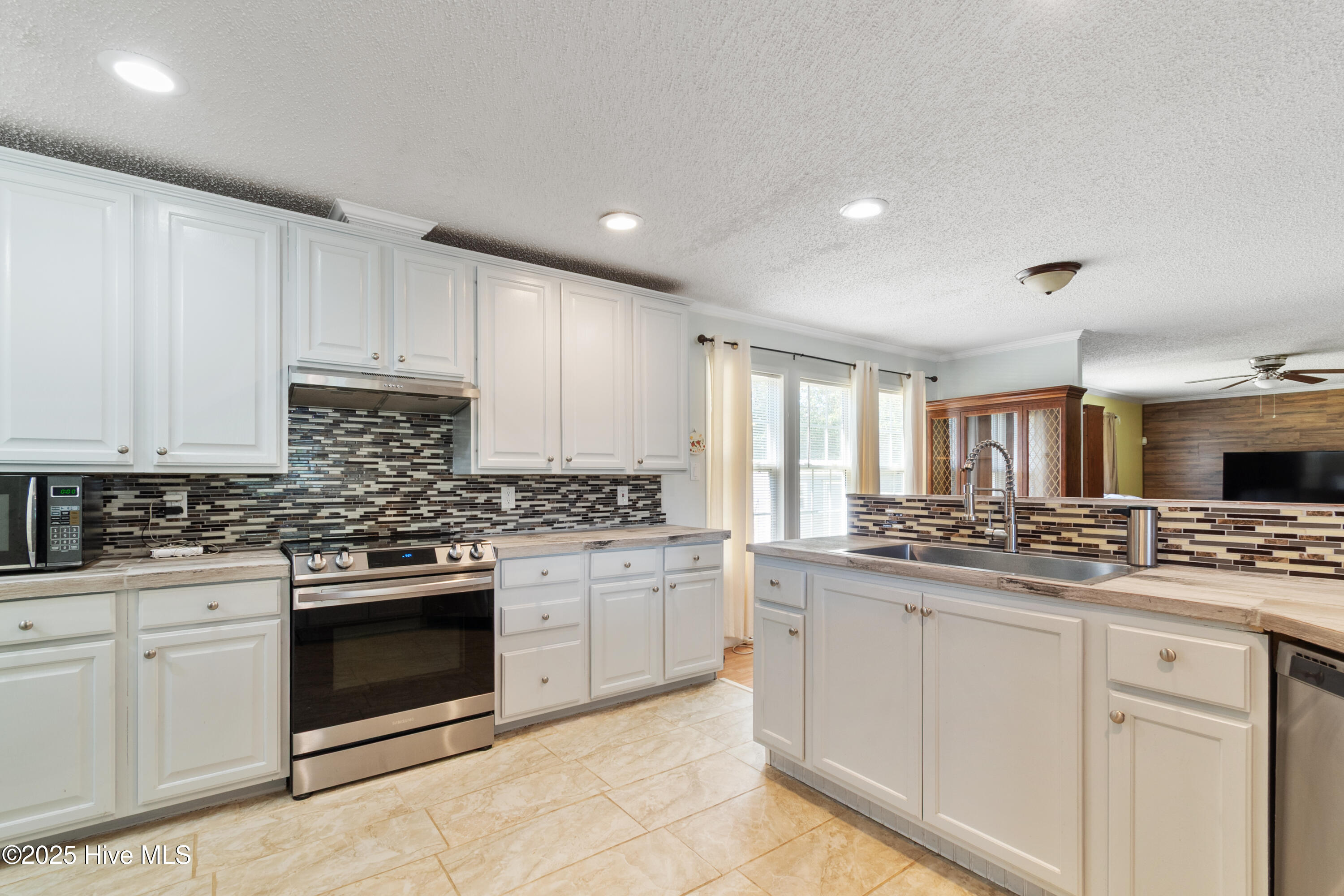 801 Maynard Boulevard, Jacksonville, NC 28546 – photo 7: DSC_7676