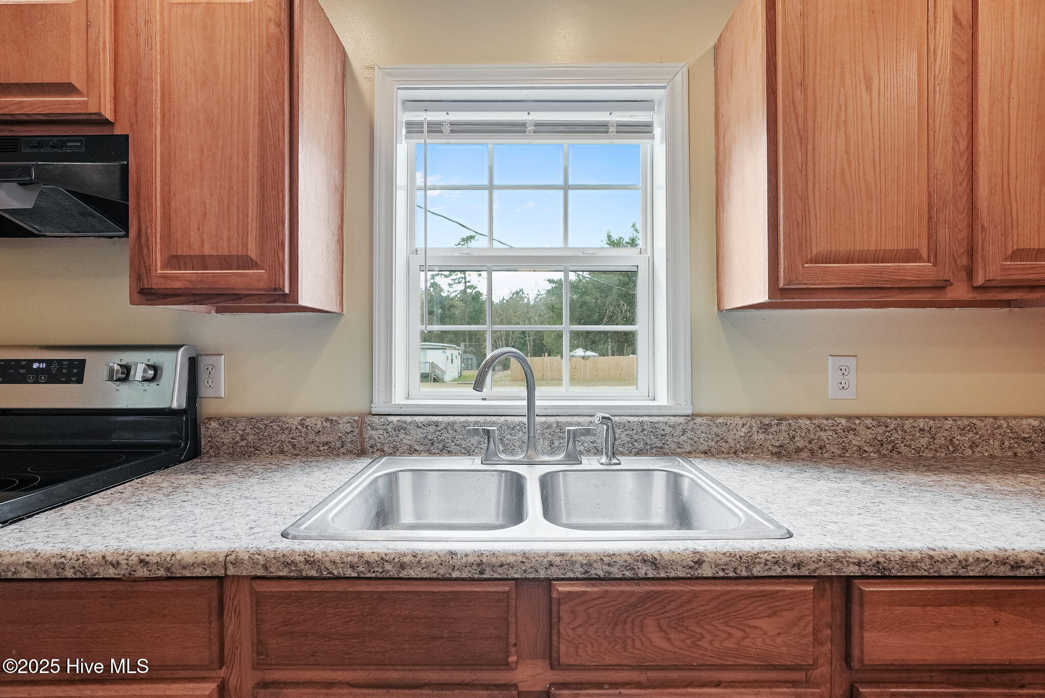 100543301 | Photo 13