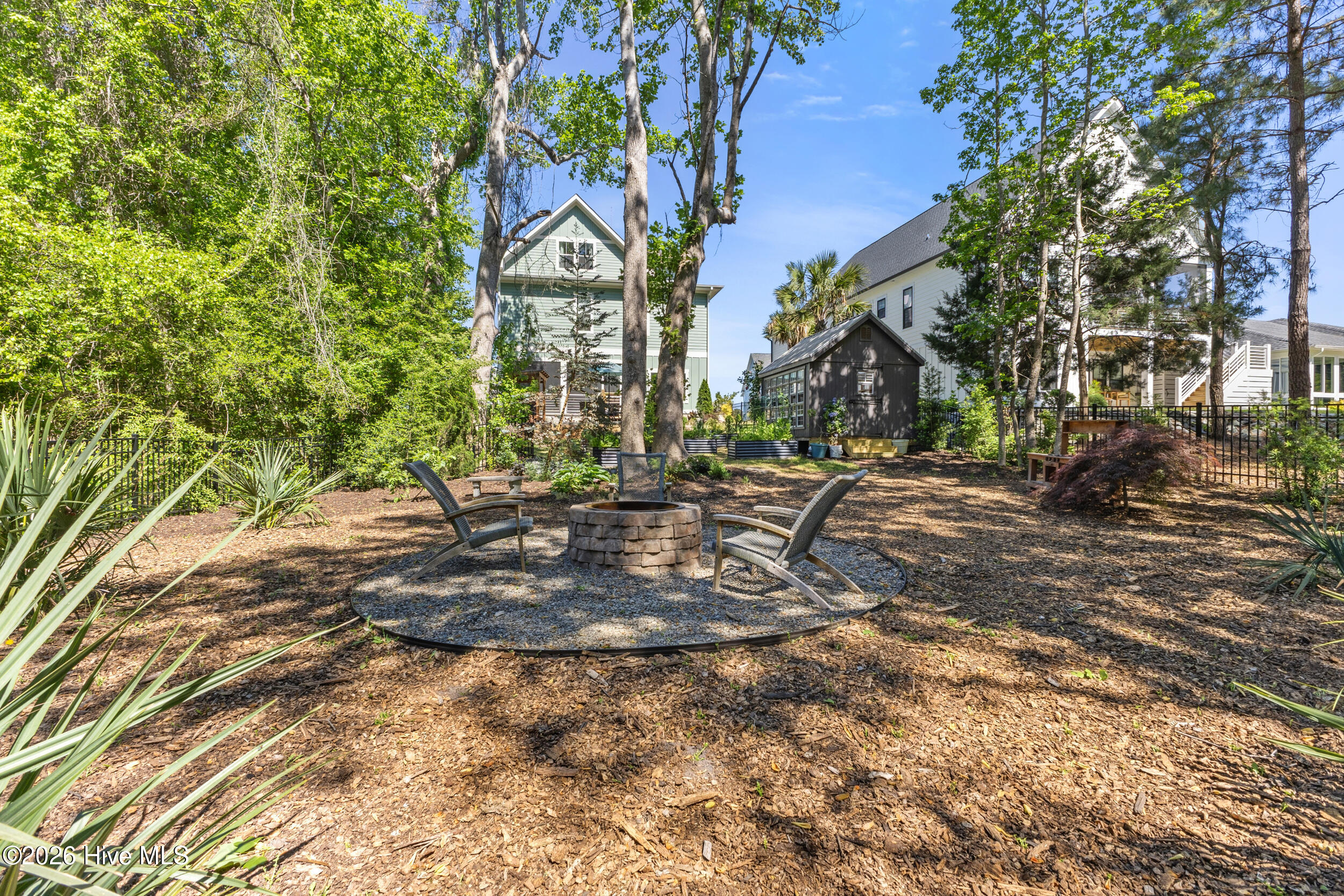 100570688 | Photo 63