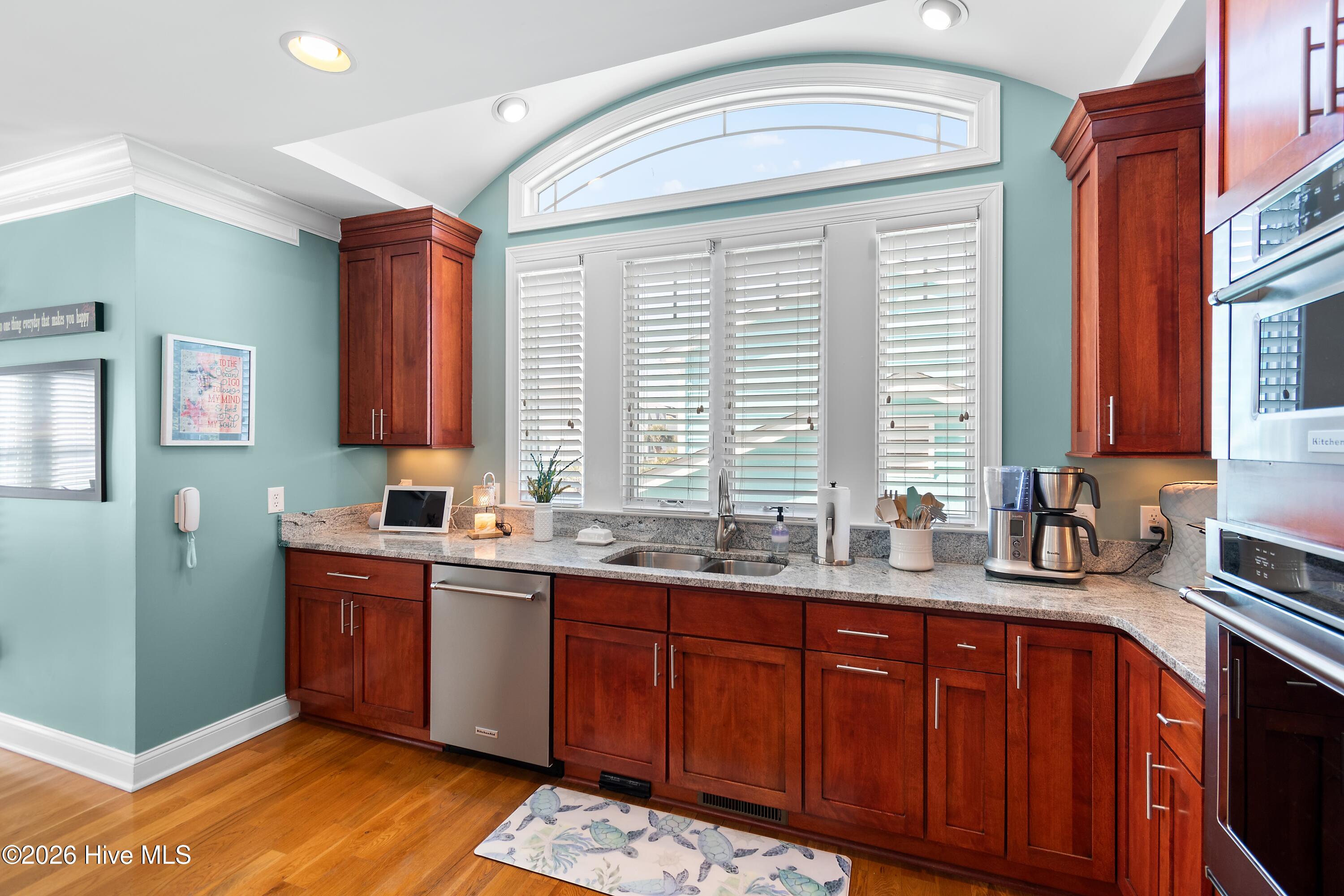 100551150 | Photo 17