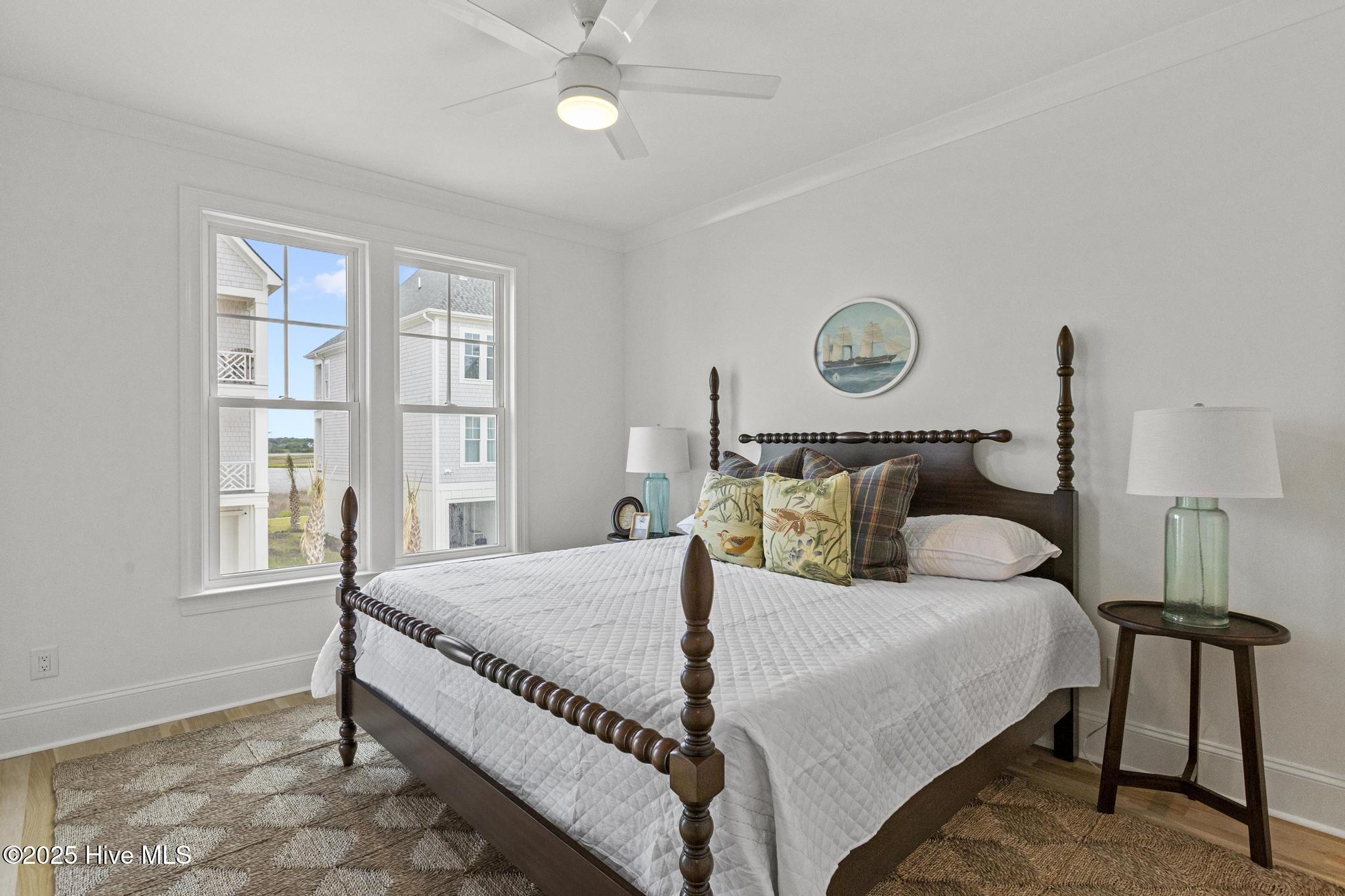 100565849 | Photo 19