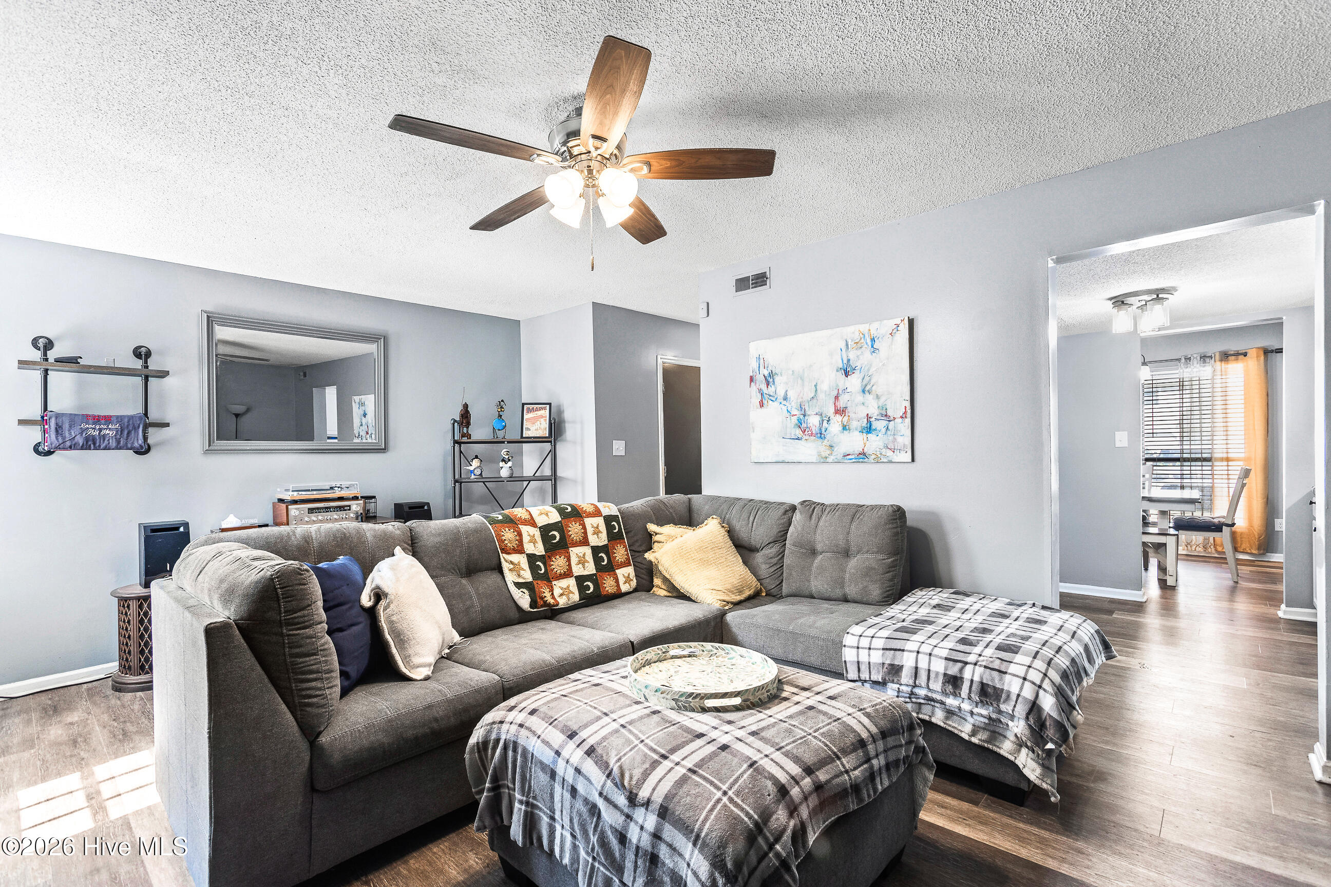 100563342 | Photo 10