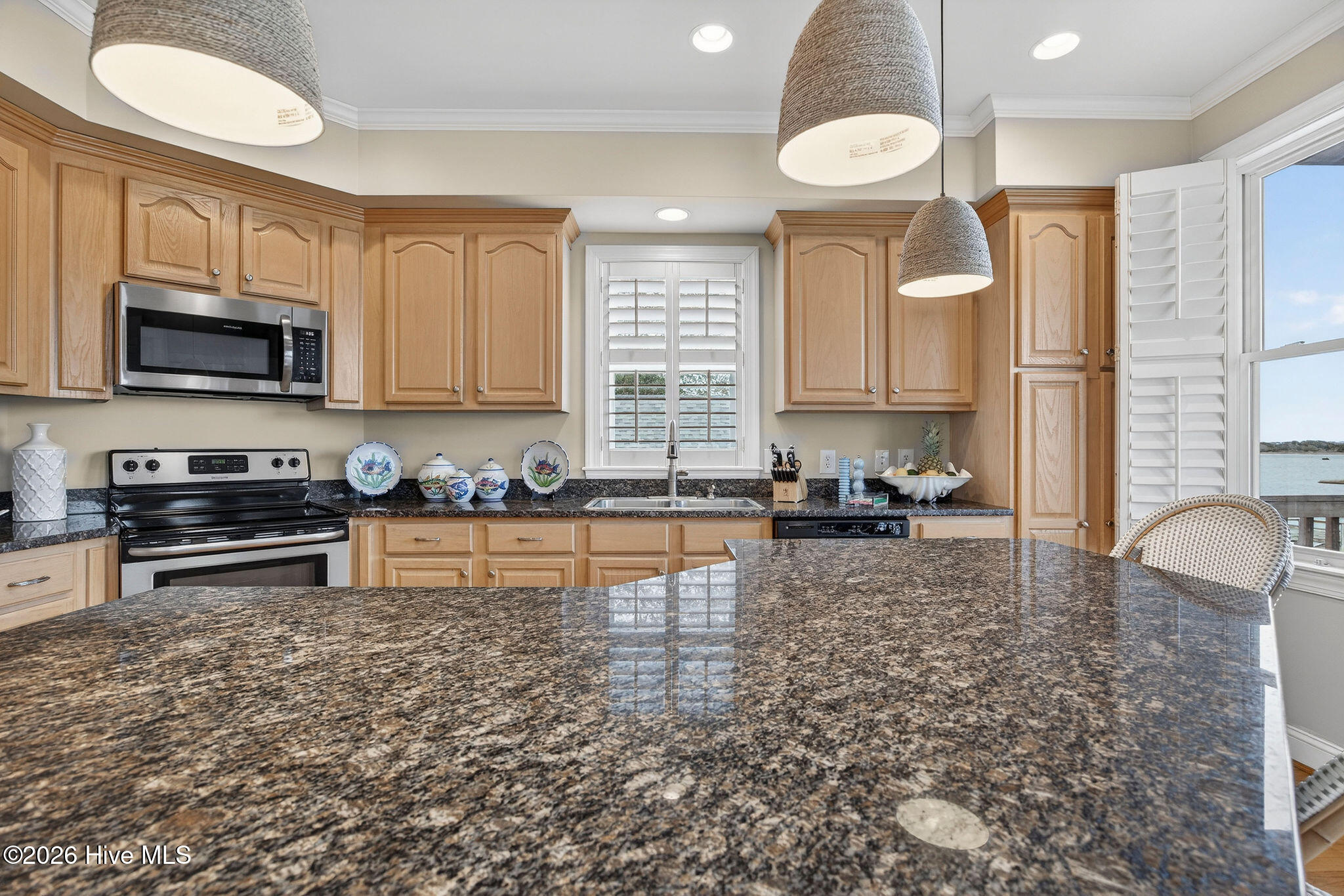 100558611 | Photo 30