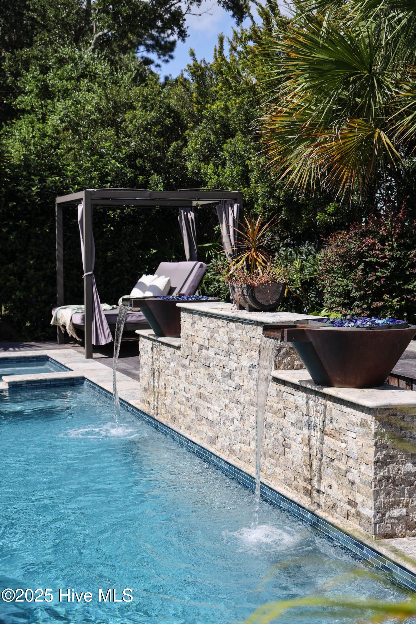 100534073 | Photo 32