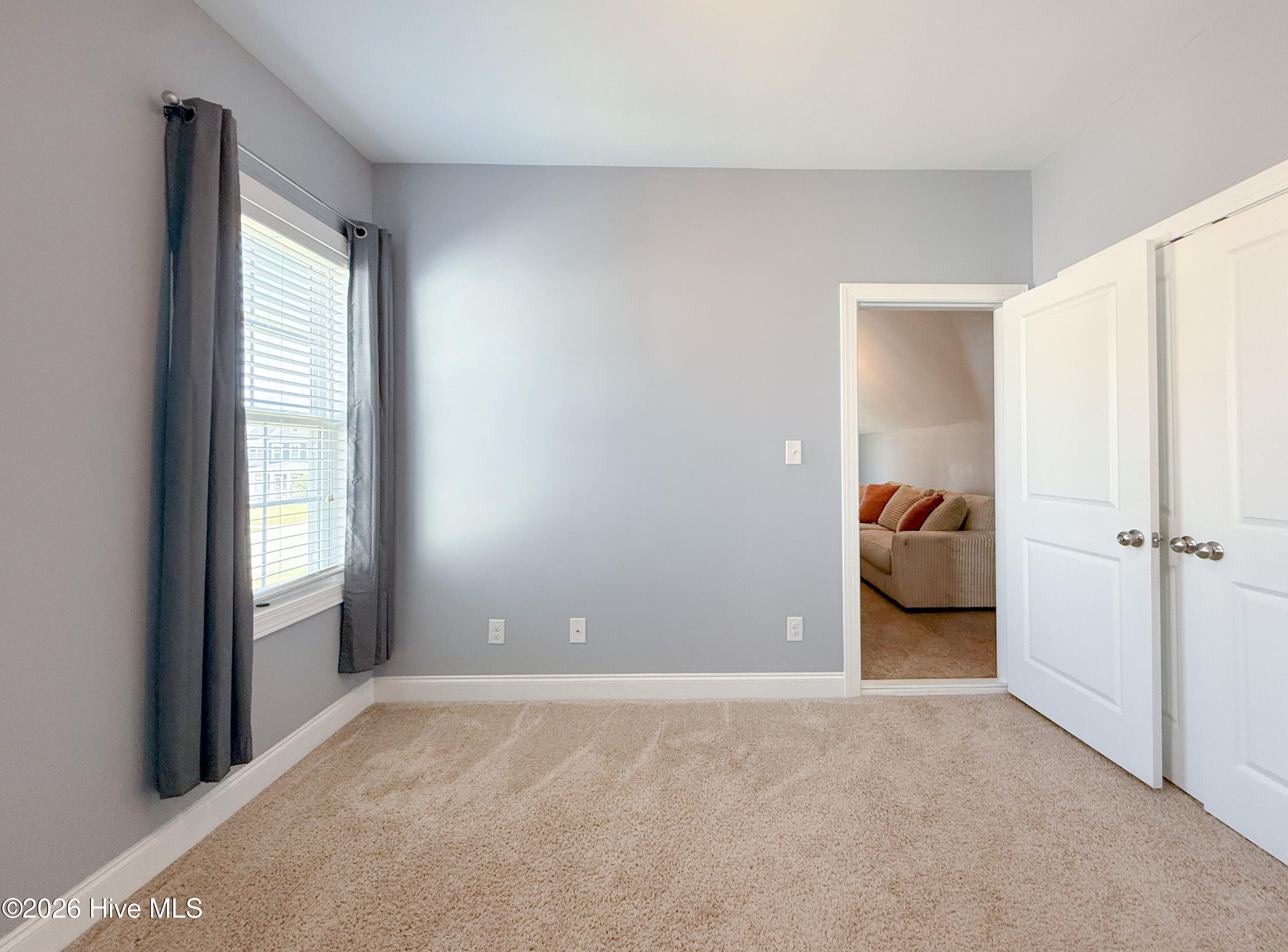 100569259 | Photo 64