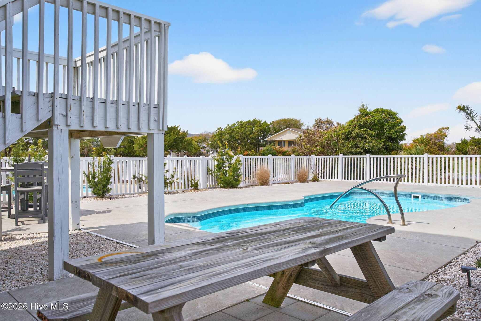 100562885 | Photo 44