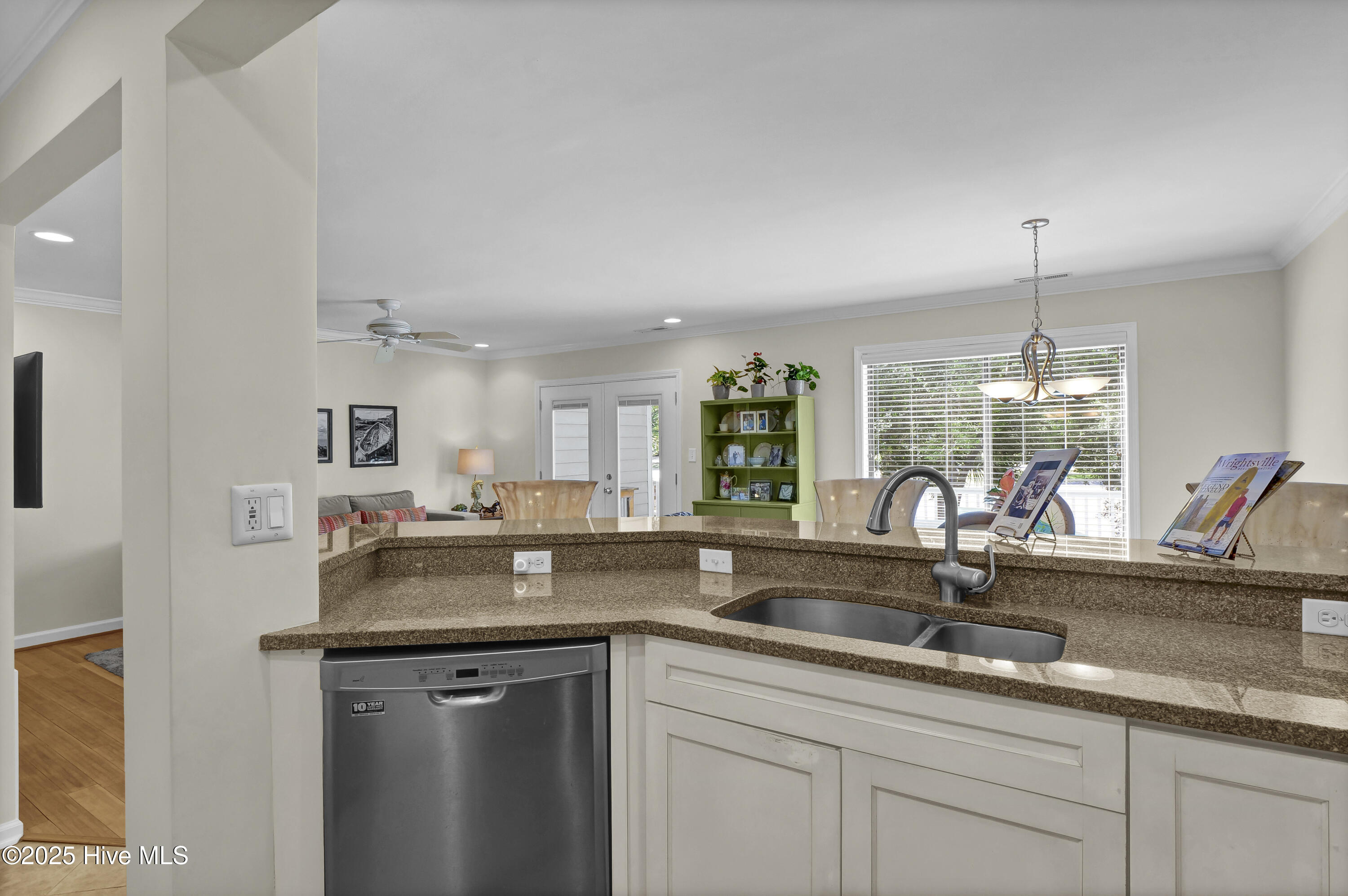 100532571 | Photo 18