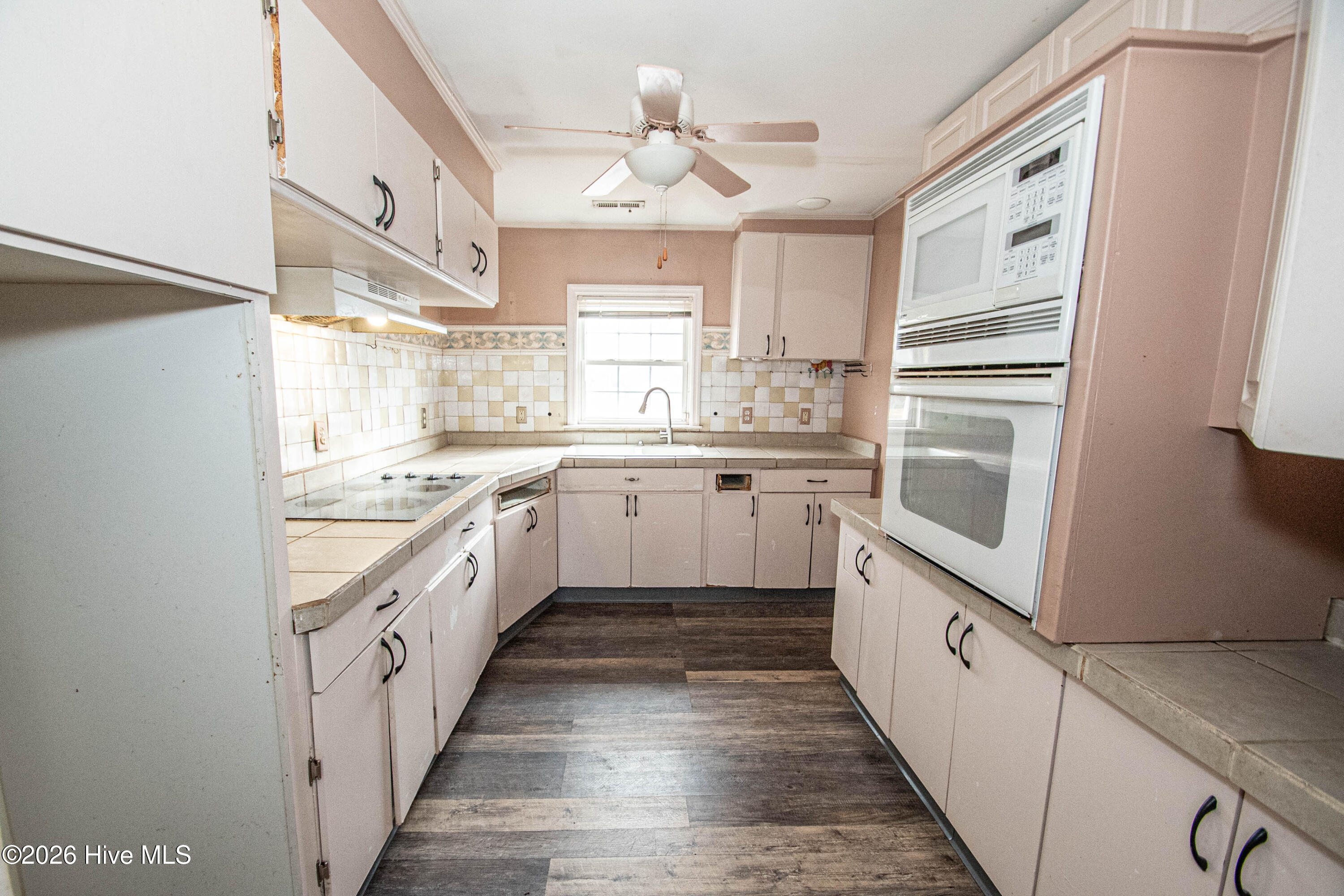 100554642 | Photo 89