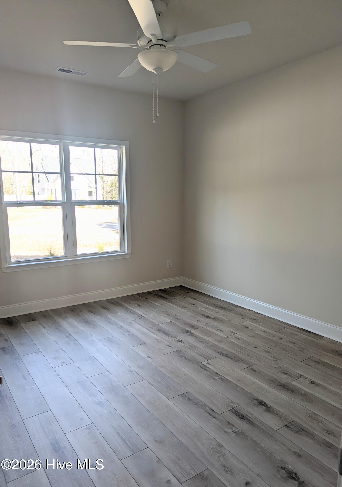 100547605 | Photo 11