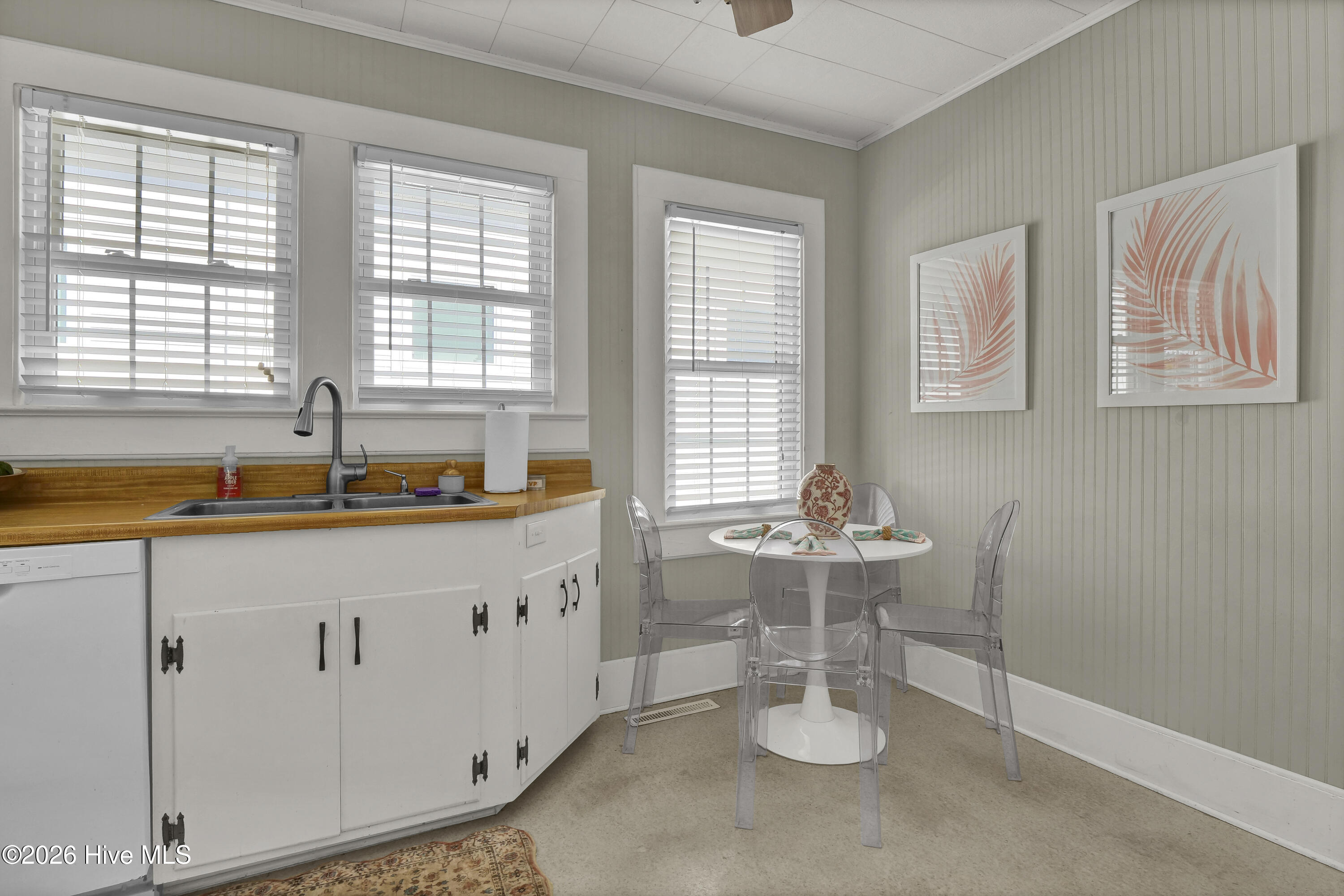 100549449 | Photo 14