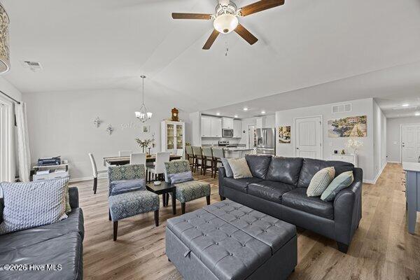 100561159 | Photo 25