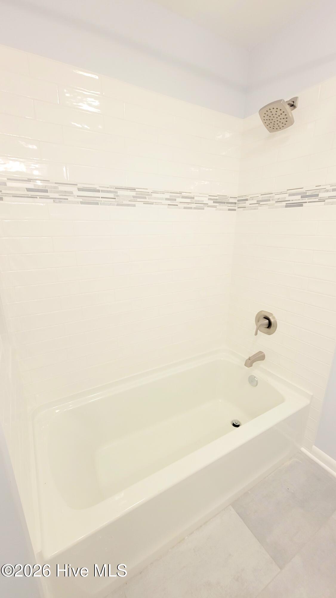 100548786 | Photo 16