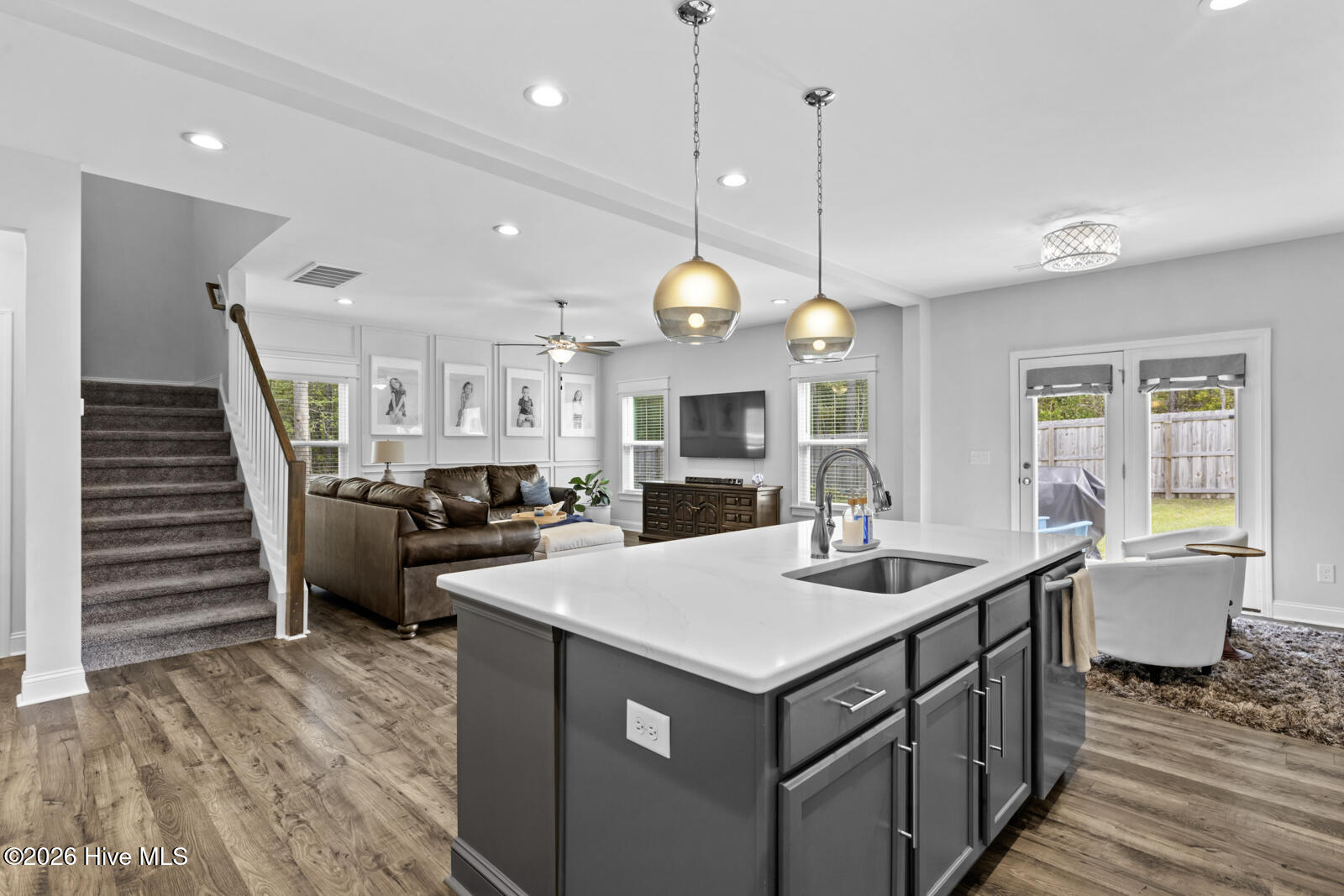 100565917 | Photo 14