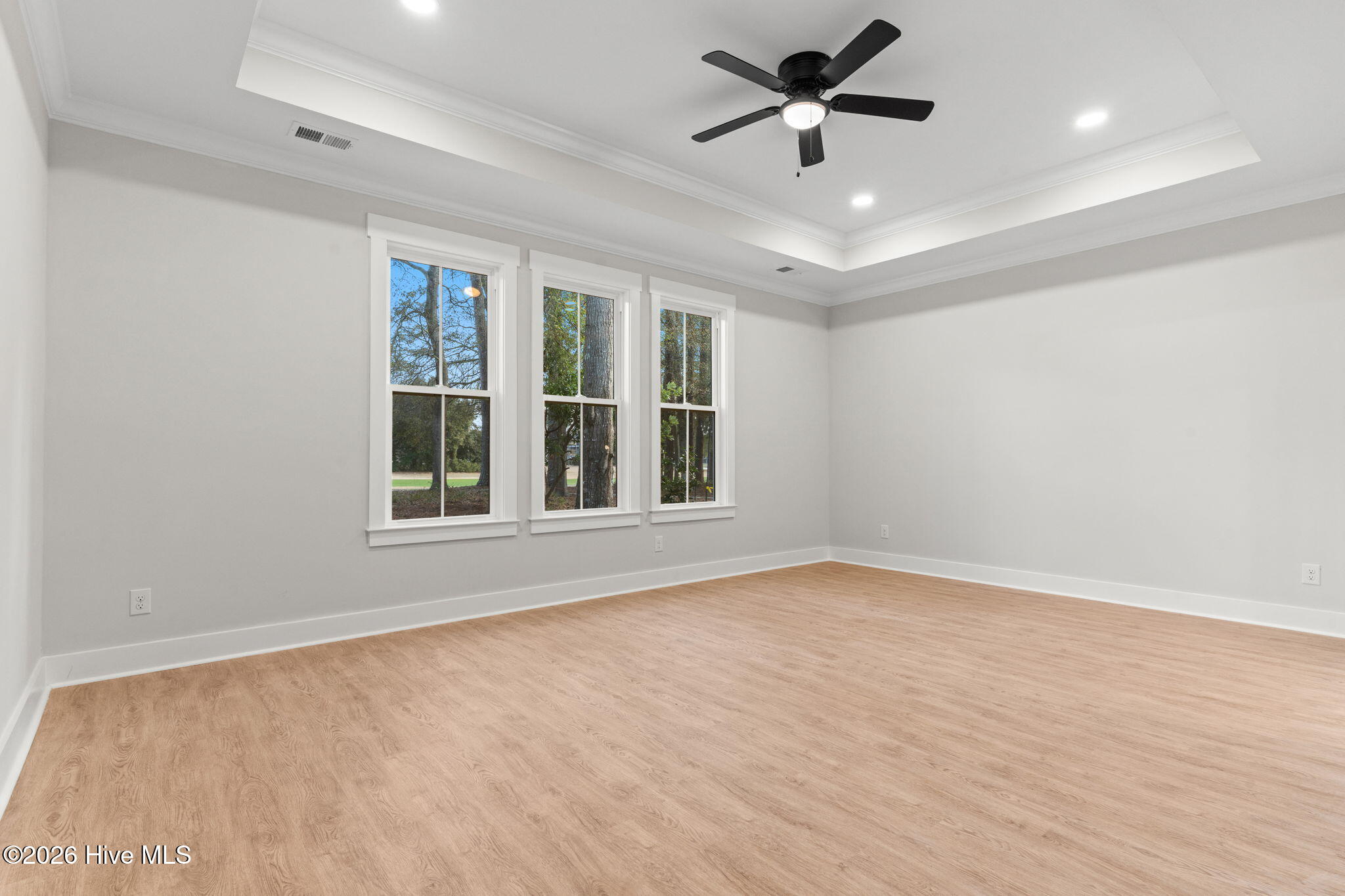 100558111 | Photo 24