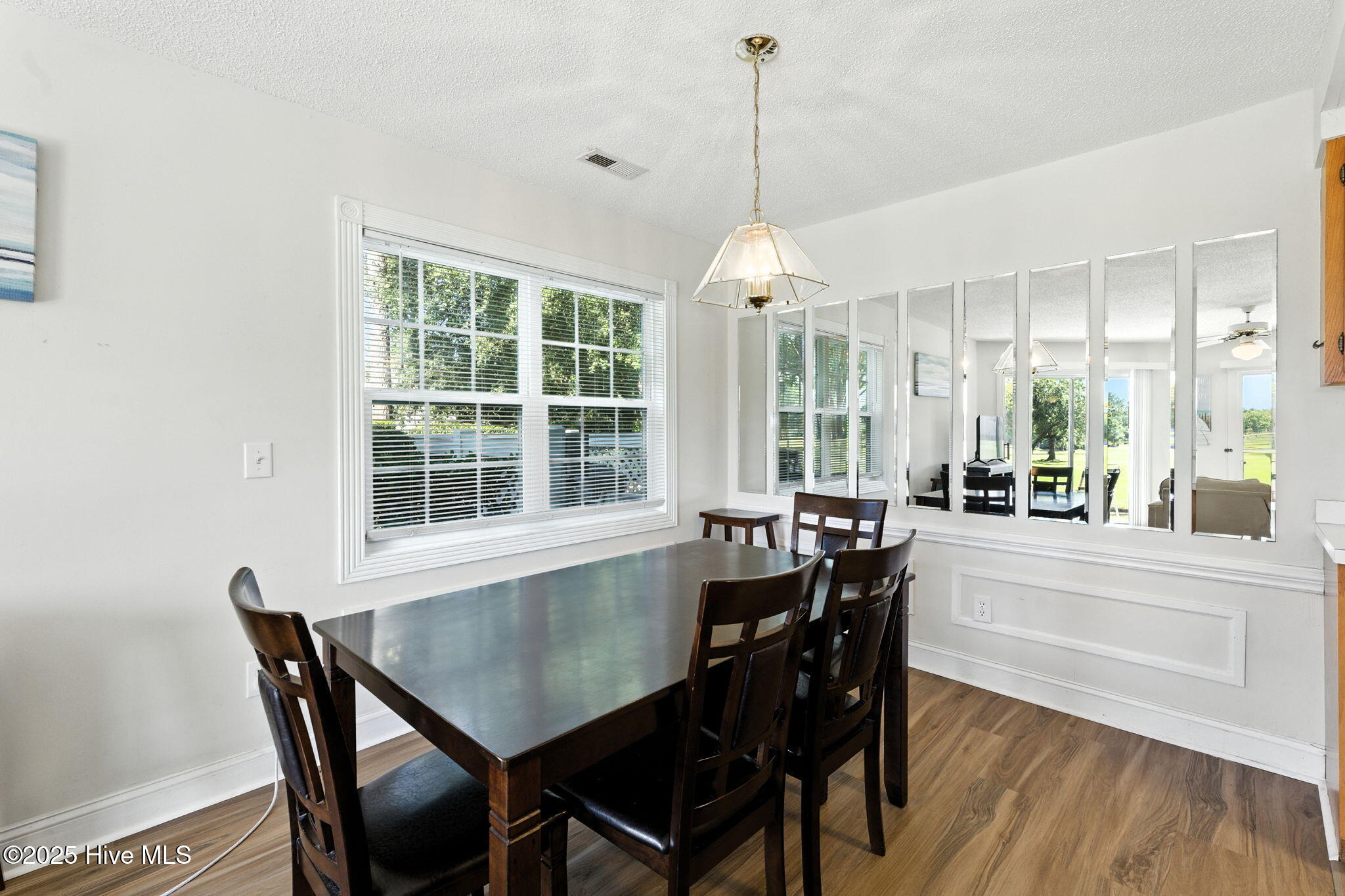 100527104 | Photo 28