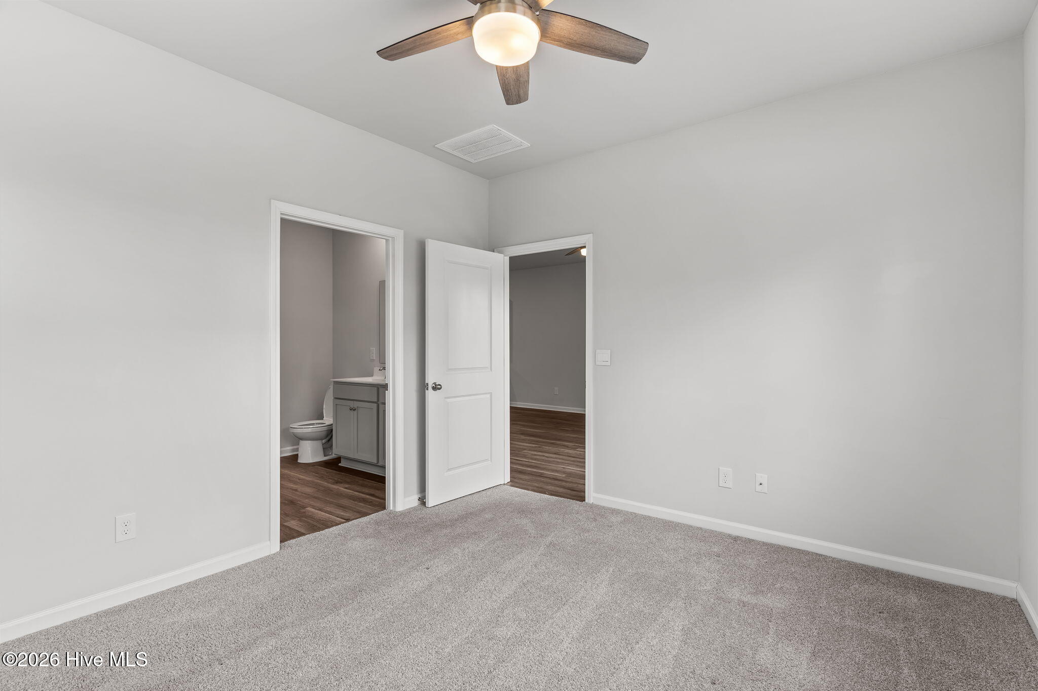 100563227 | Photo 16