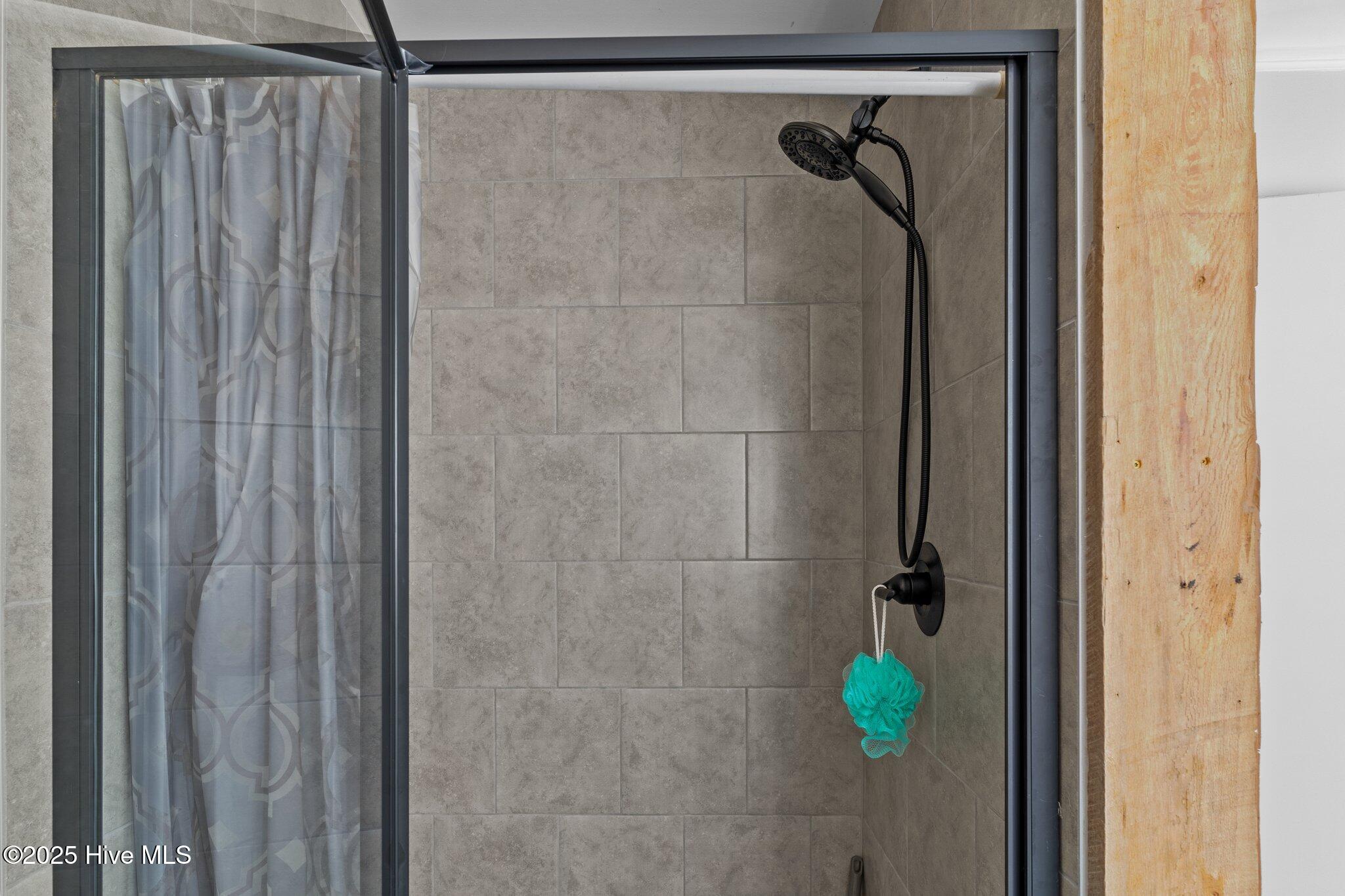 100527496 | Photo 30