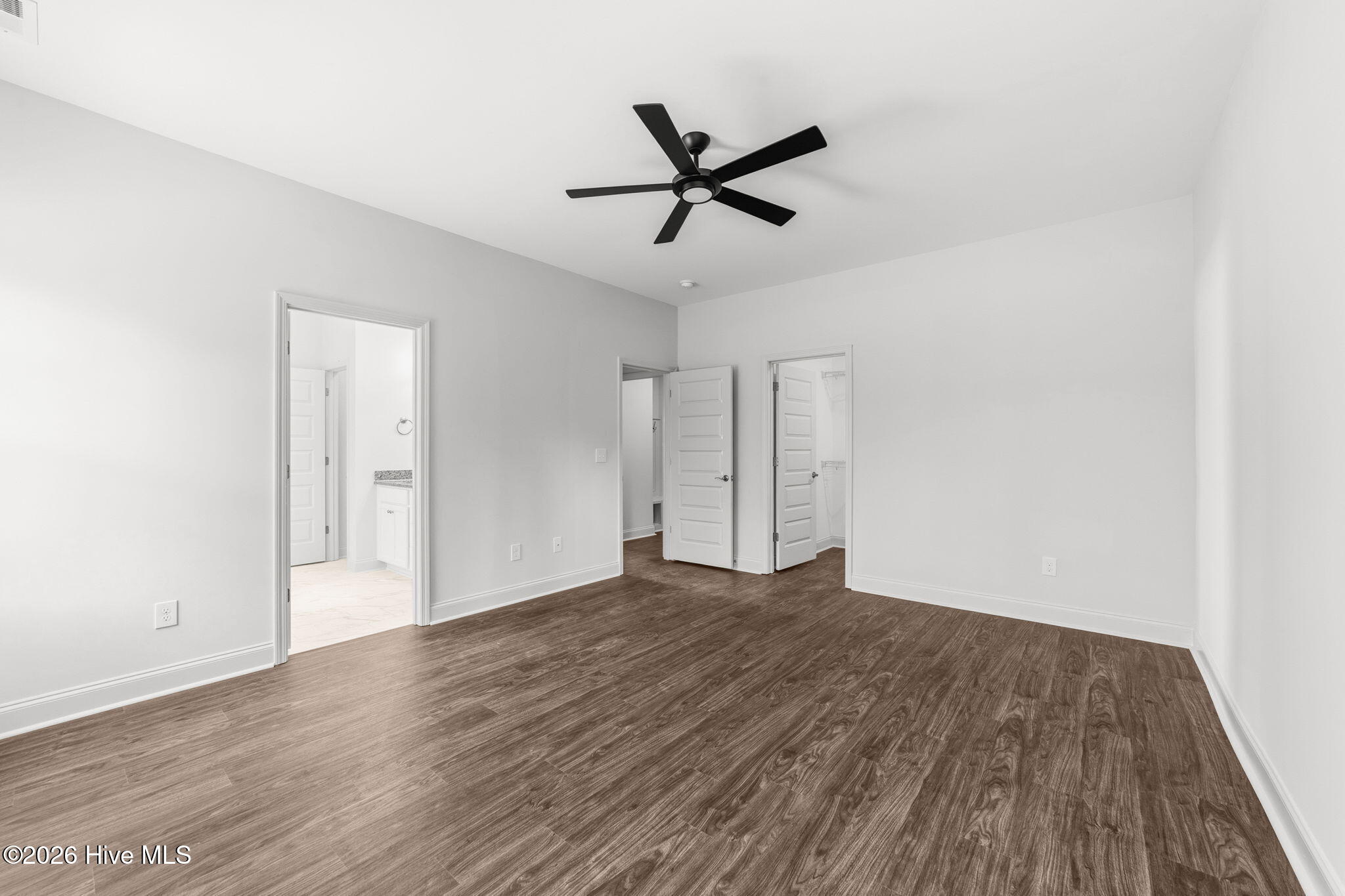 100528698 | Photo 16