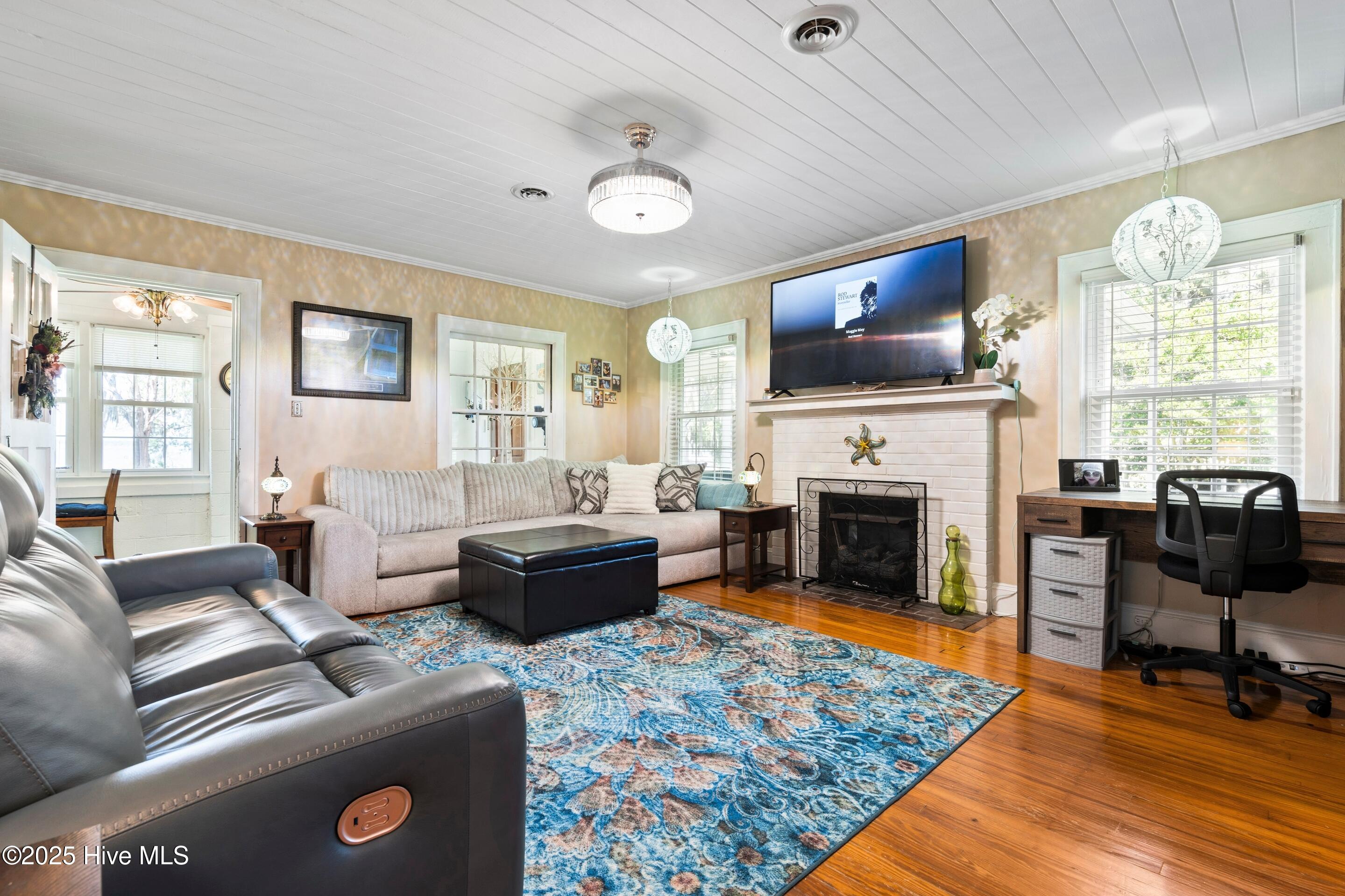 100510078 | Photo 11