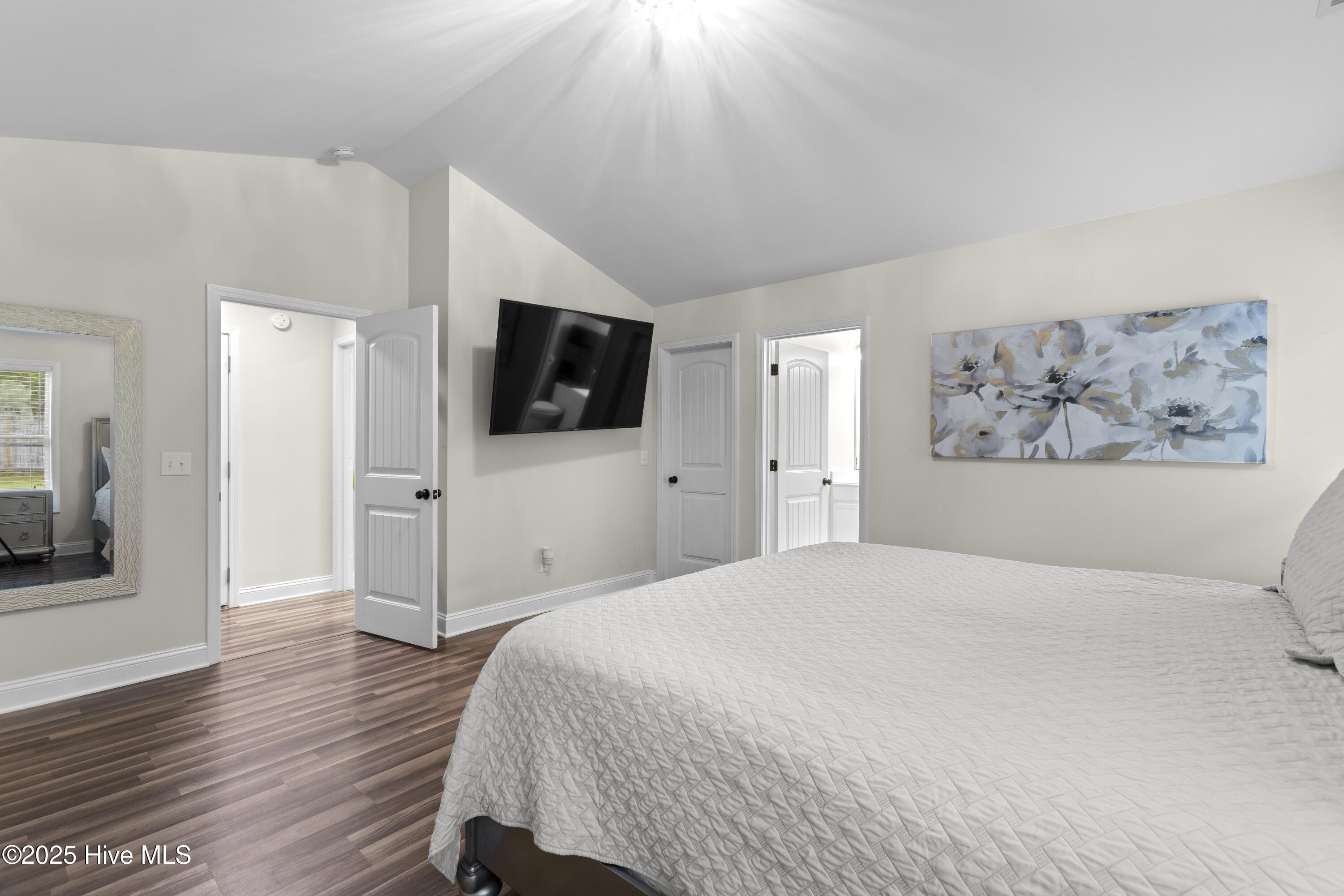 100567808 | Photo 13