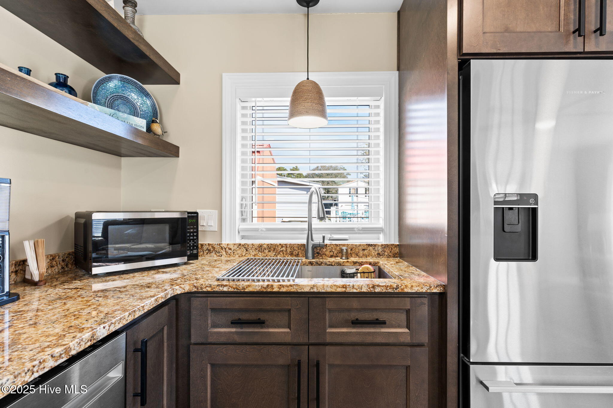 100539848 | Photo 11