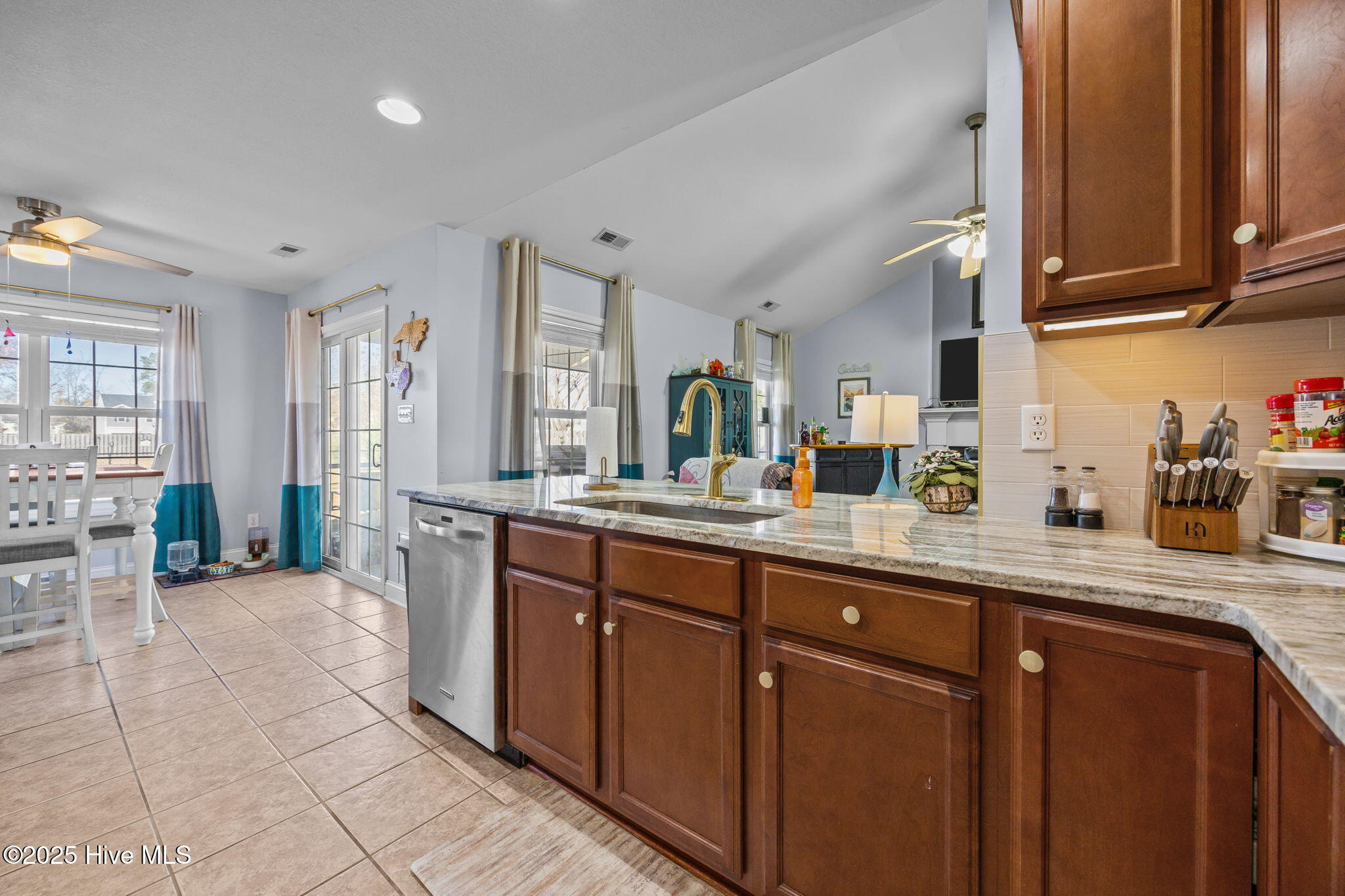 116 Weste Avenue, Jacksonville, NC 28540 – photo 8: 8-web-or-mls-116 Weste Ave 10