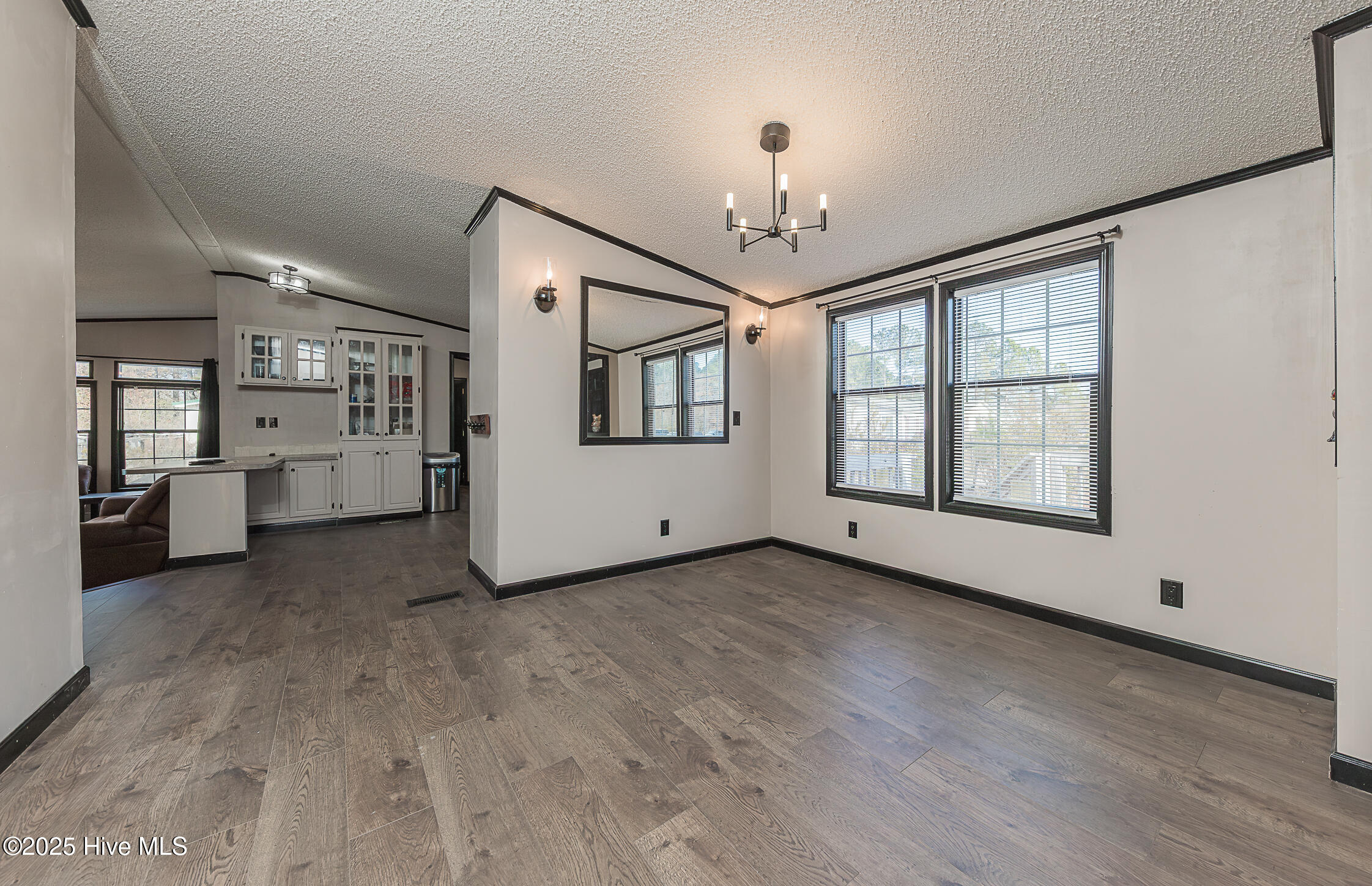 100546784 | Photo 12