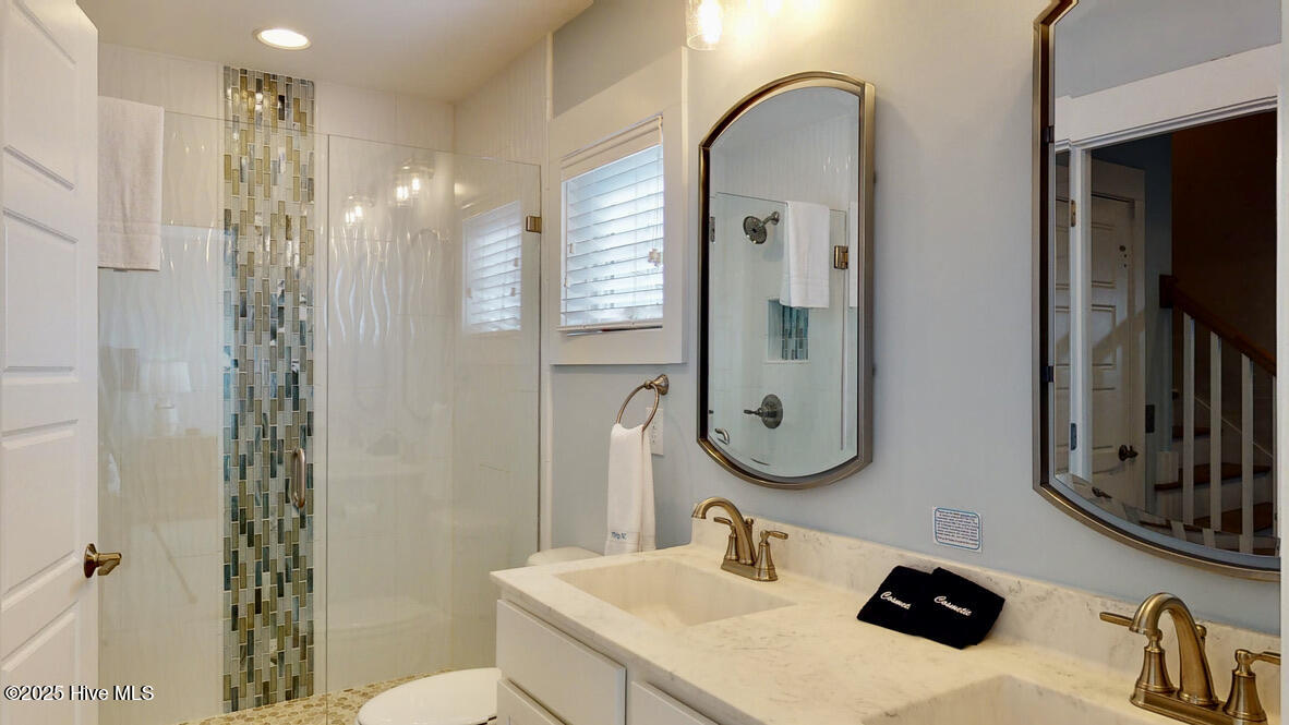 100526180 | Photo 28