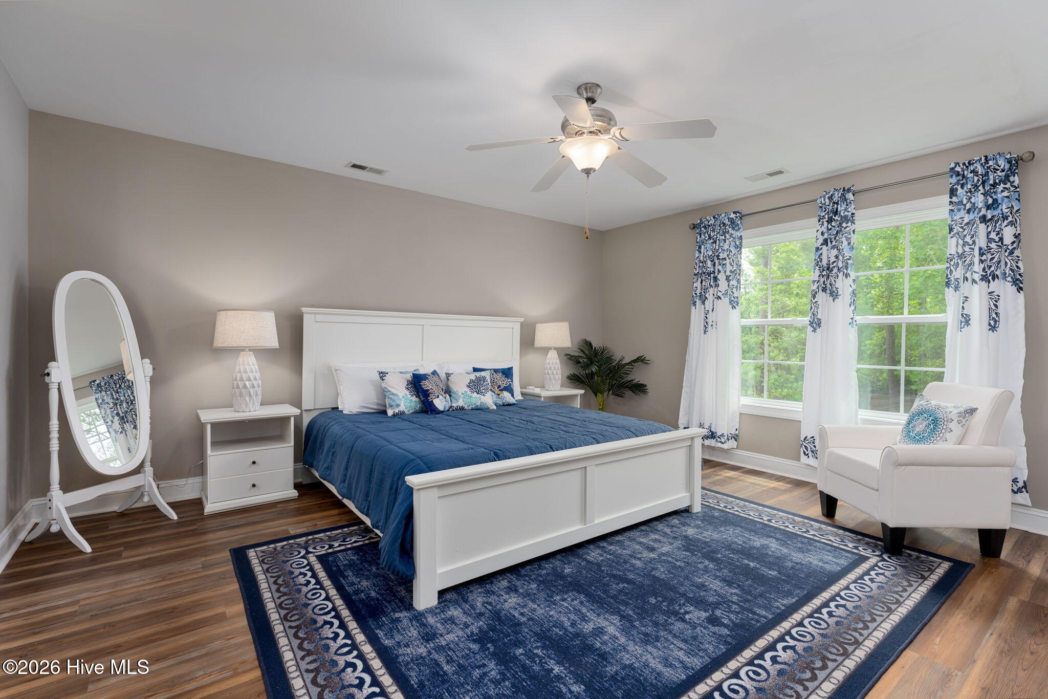 100550807 | Photo 23