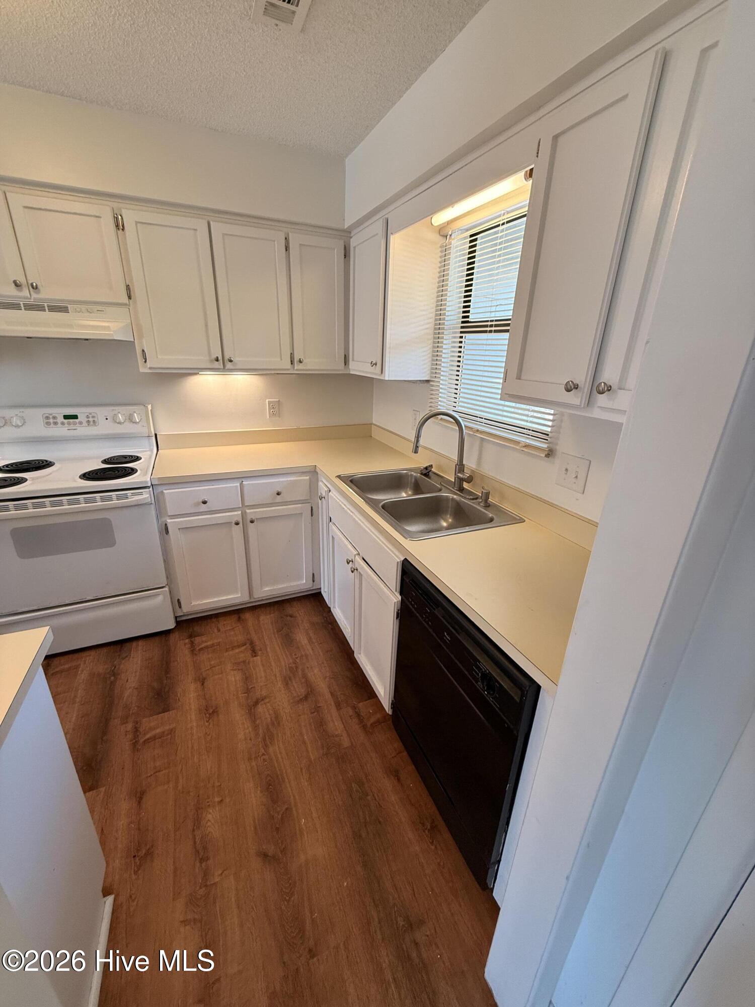 100566796 | Photo 13