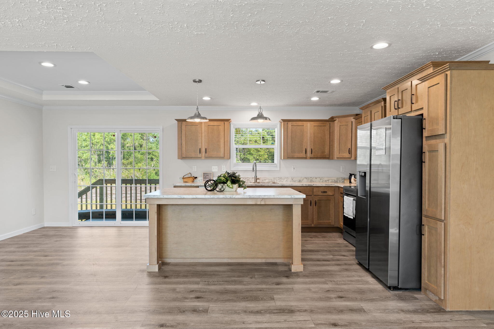 100558290 | Photo 12