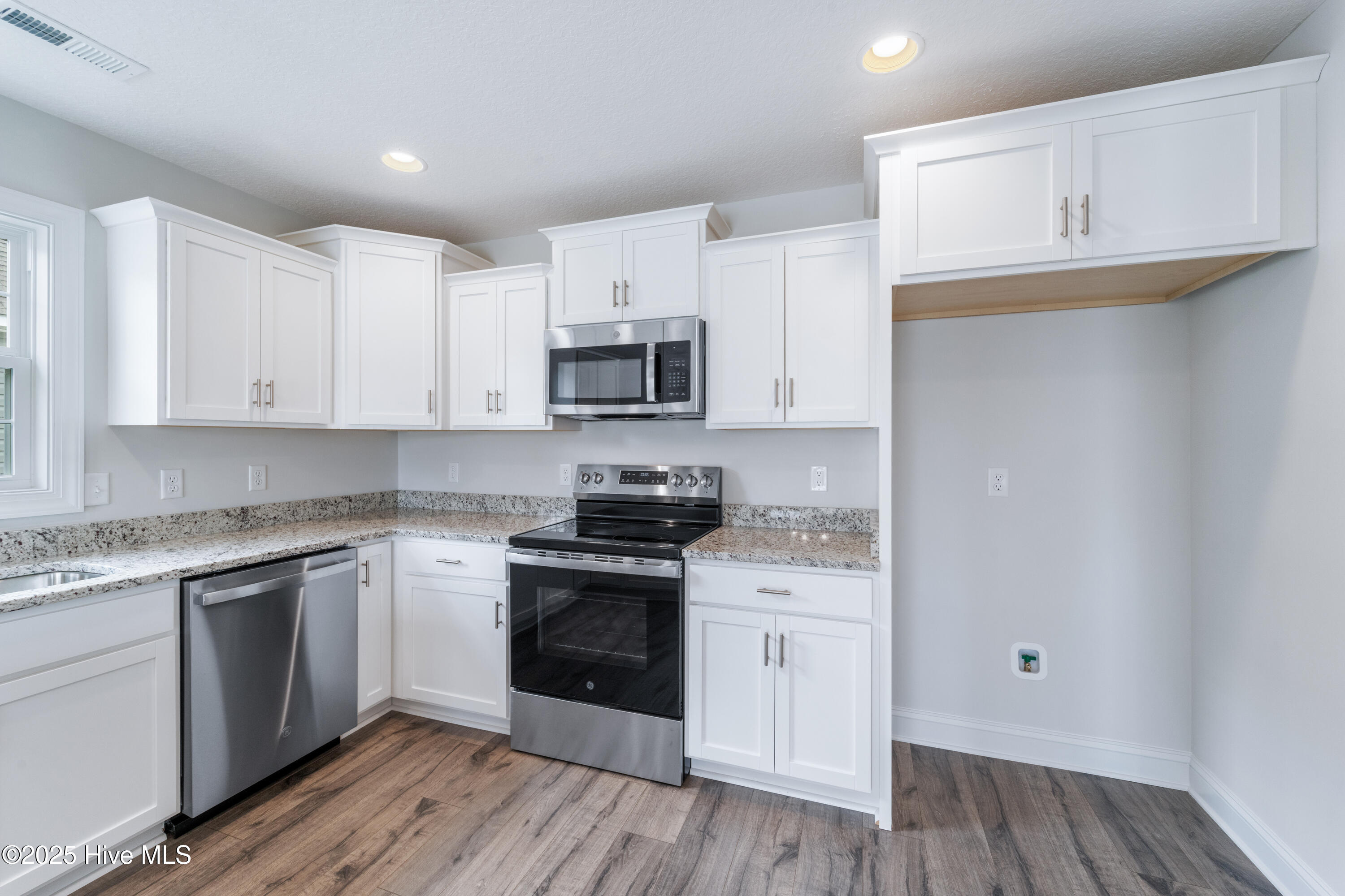 100493444 | Photo 13