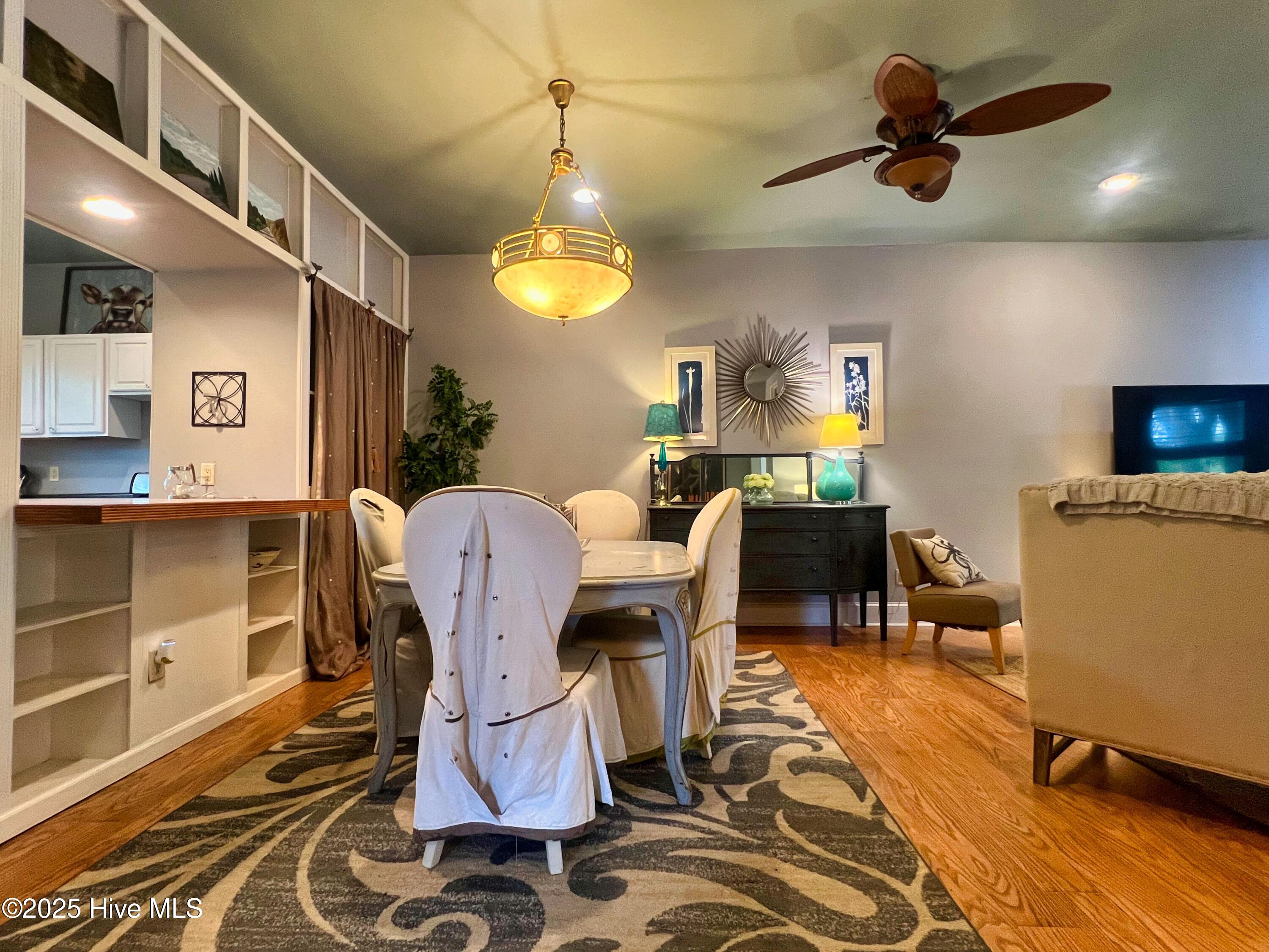 100509231 | Photo 14