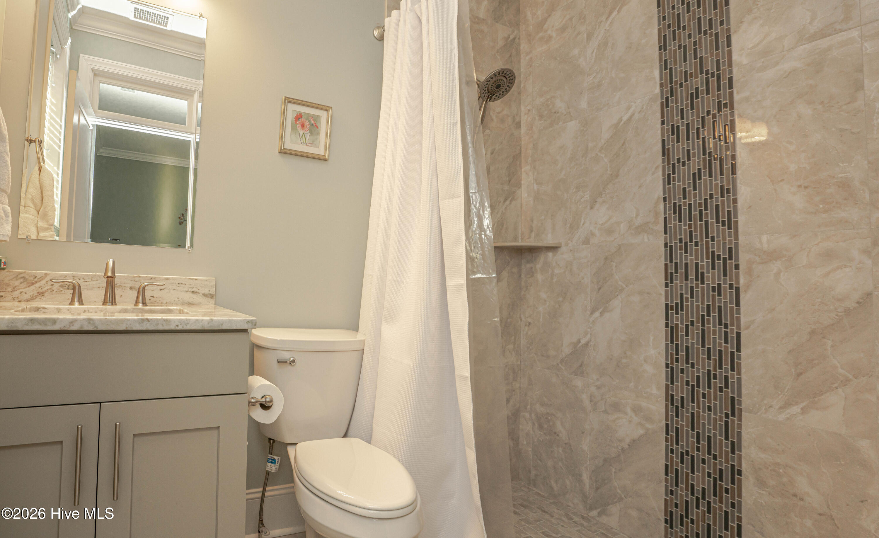 100550389 | Photo 53