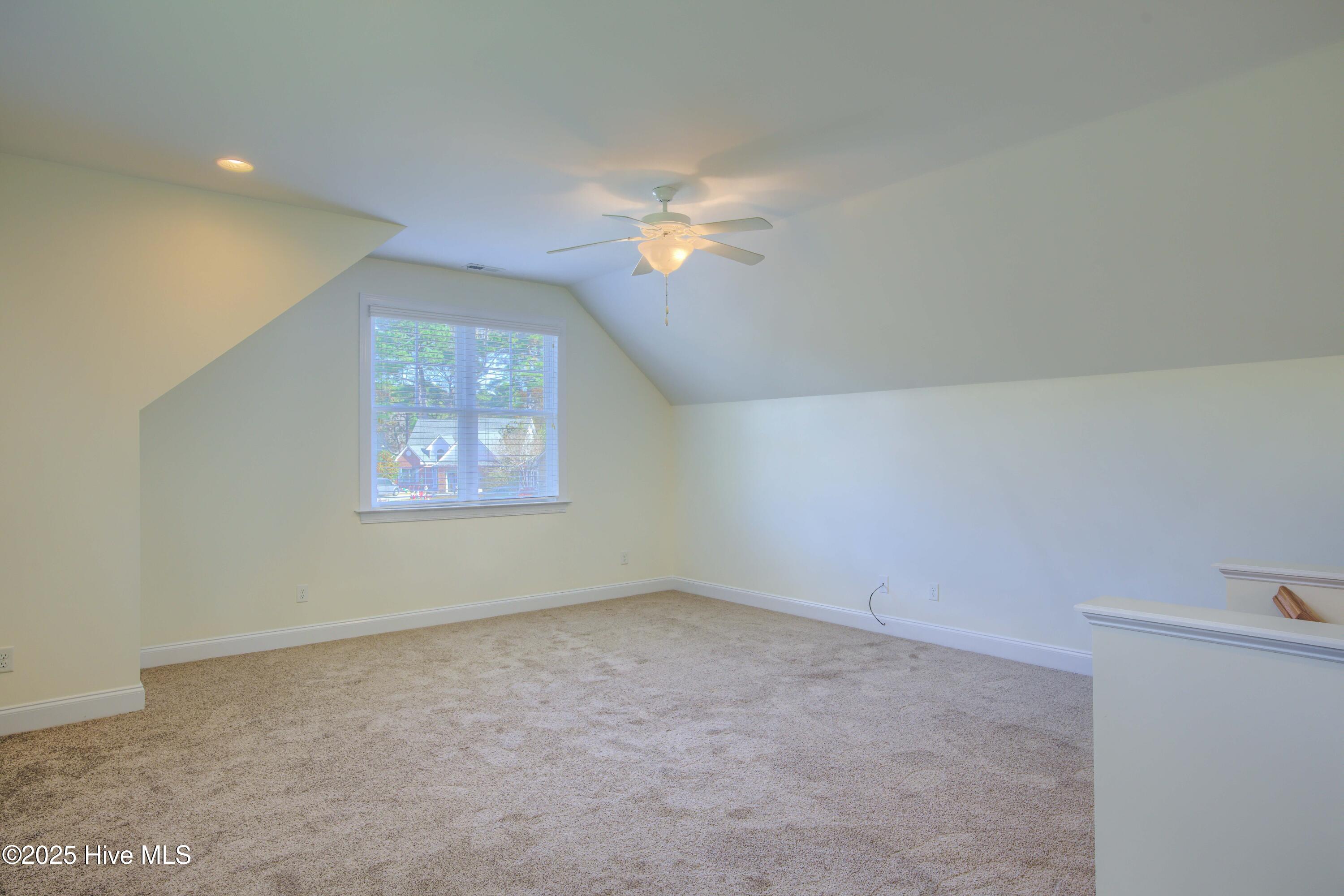 100545720 | Photo 25