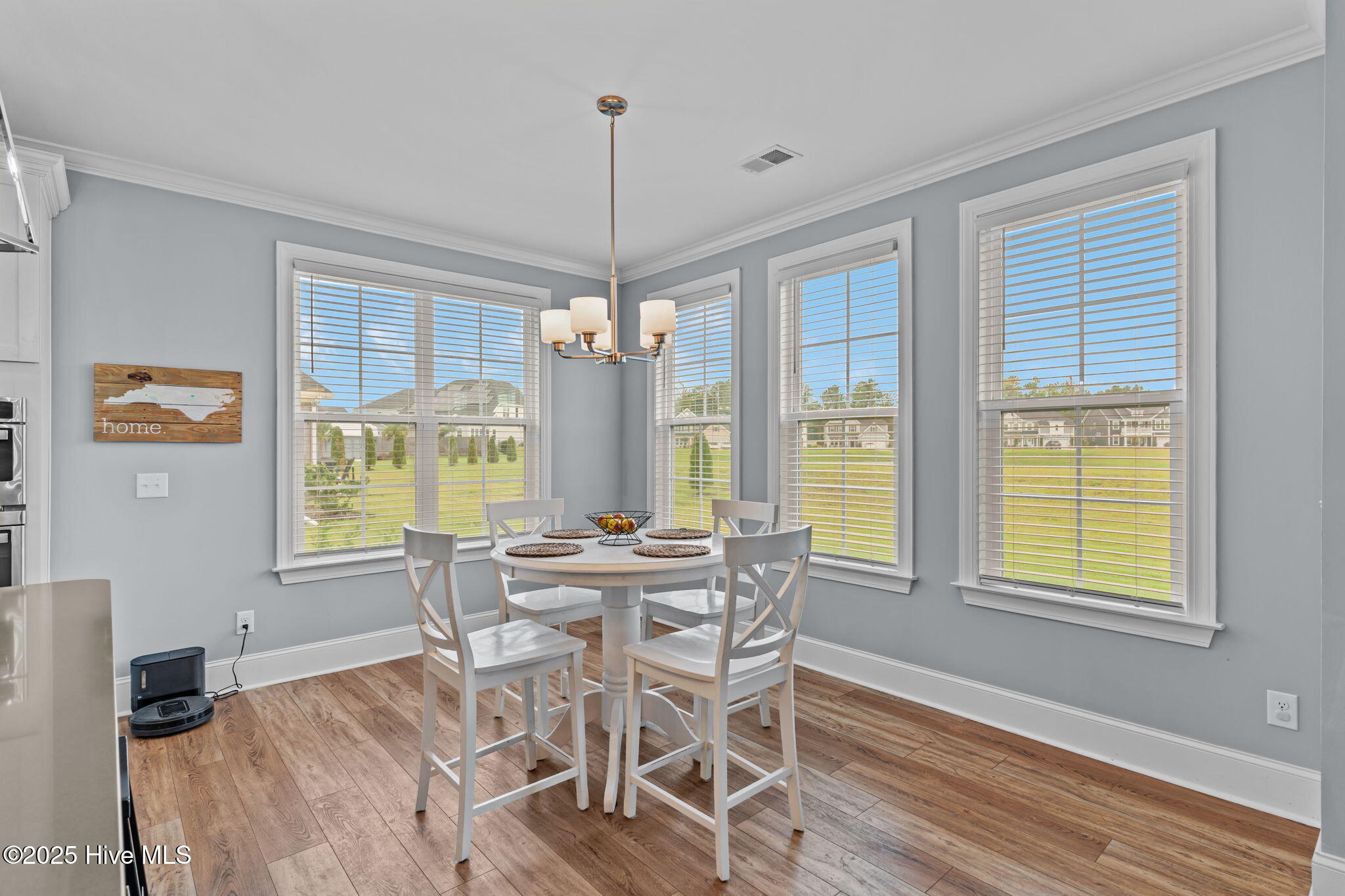 100525303 | Photo 26