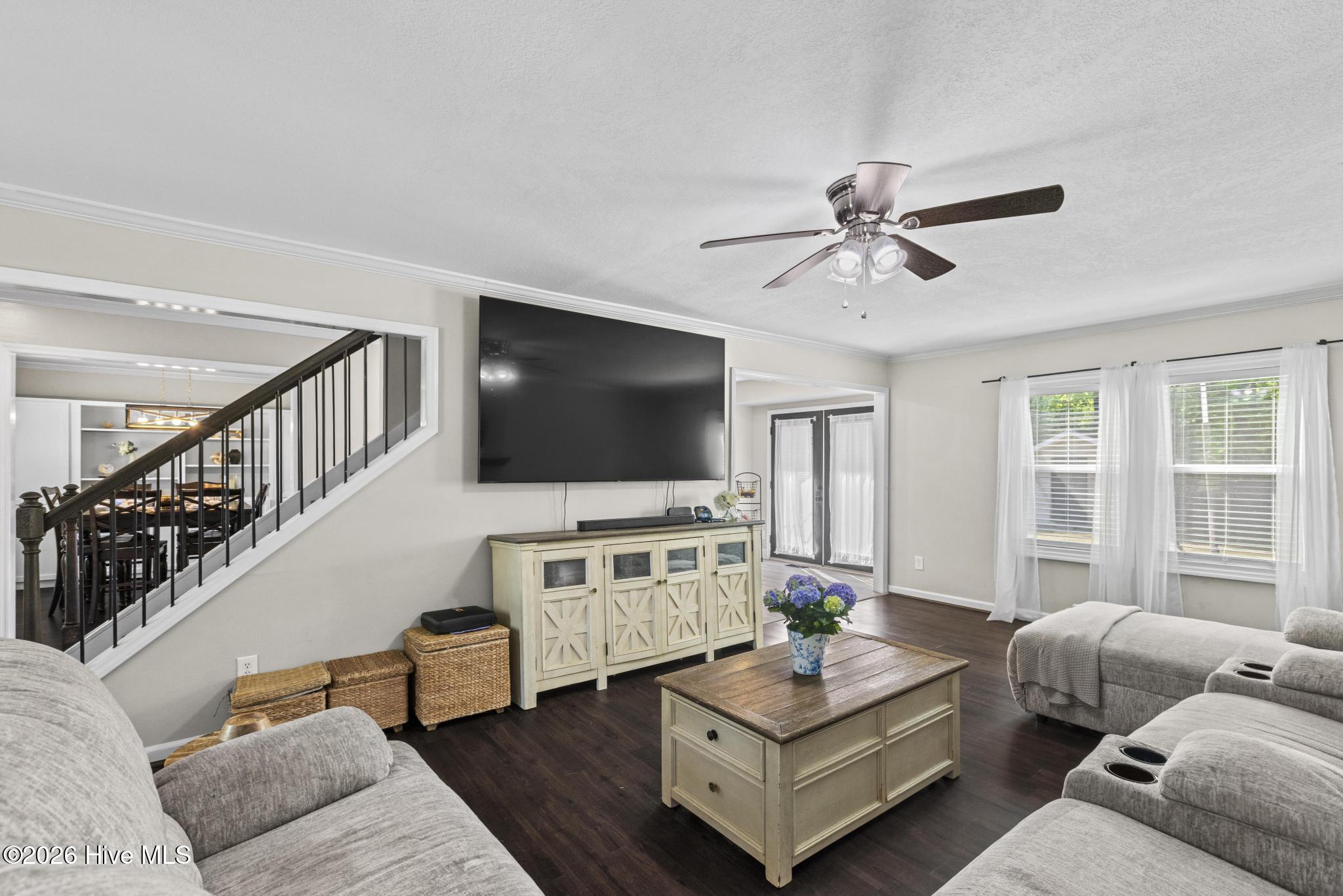 100568439 | Photo 10