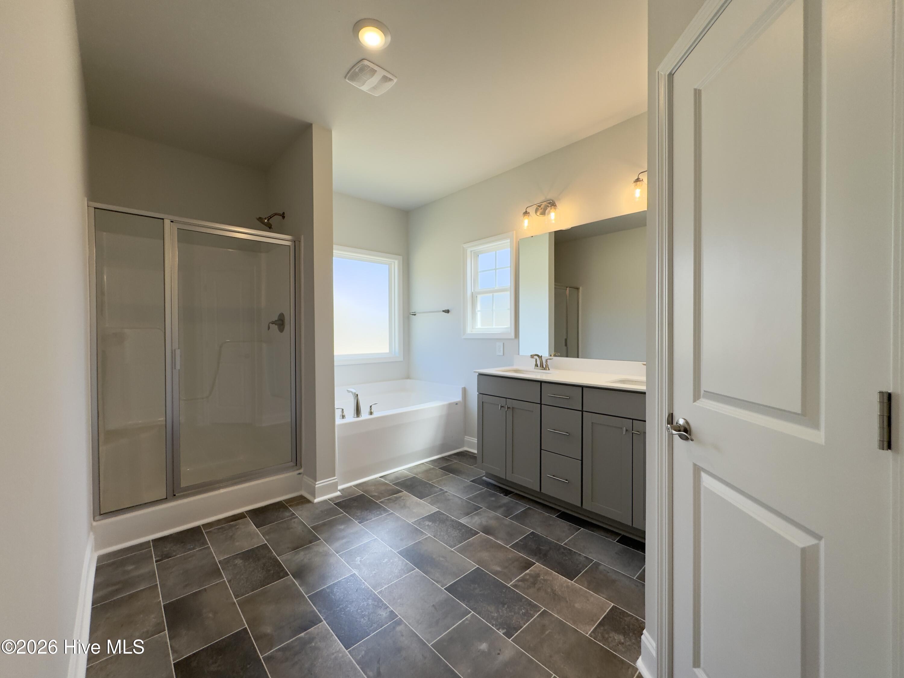 100563341 | Photo 15