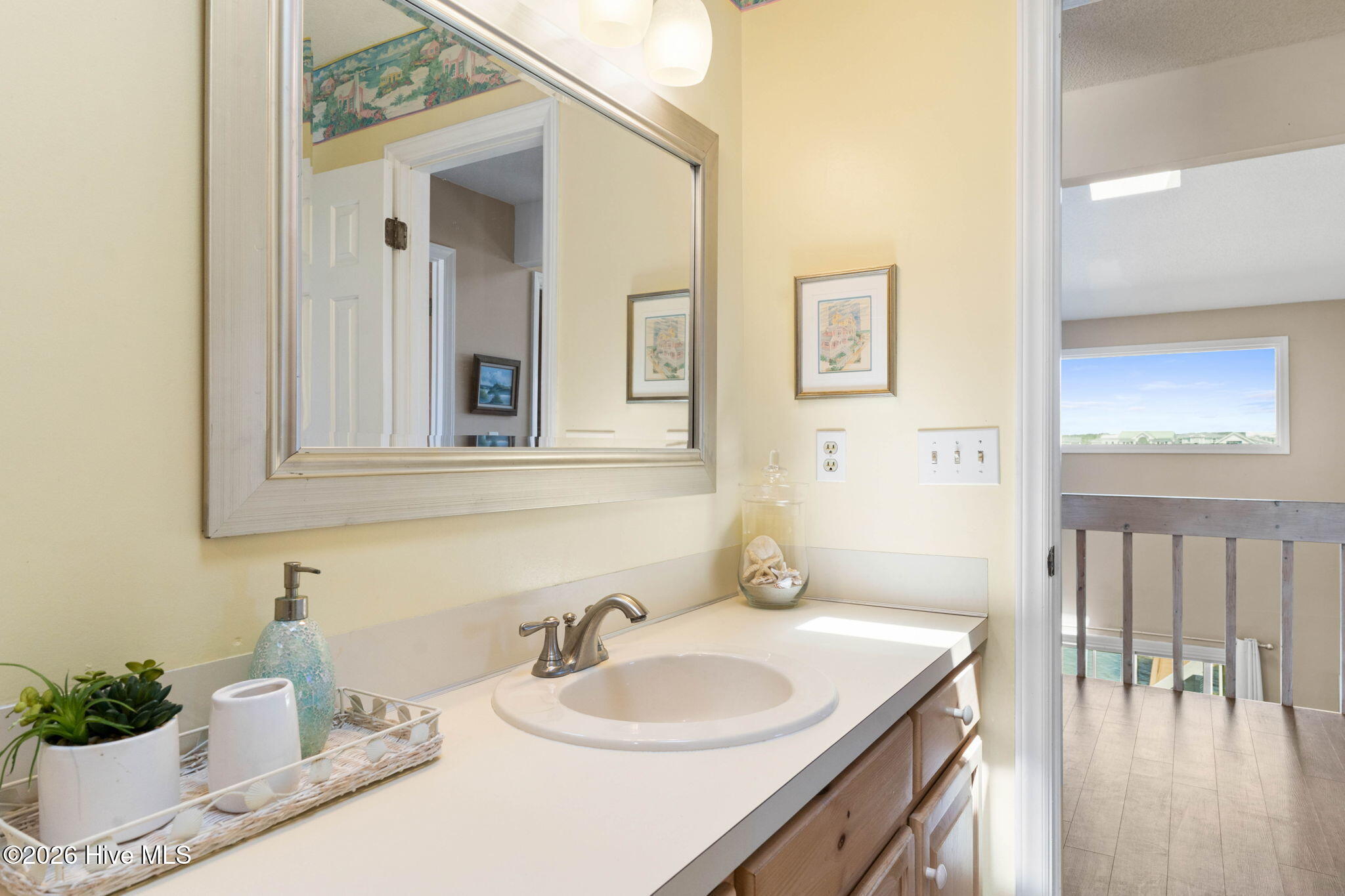 100566537 | Photo 39