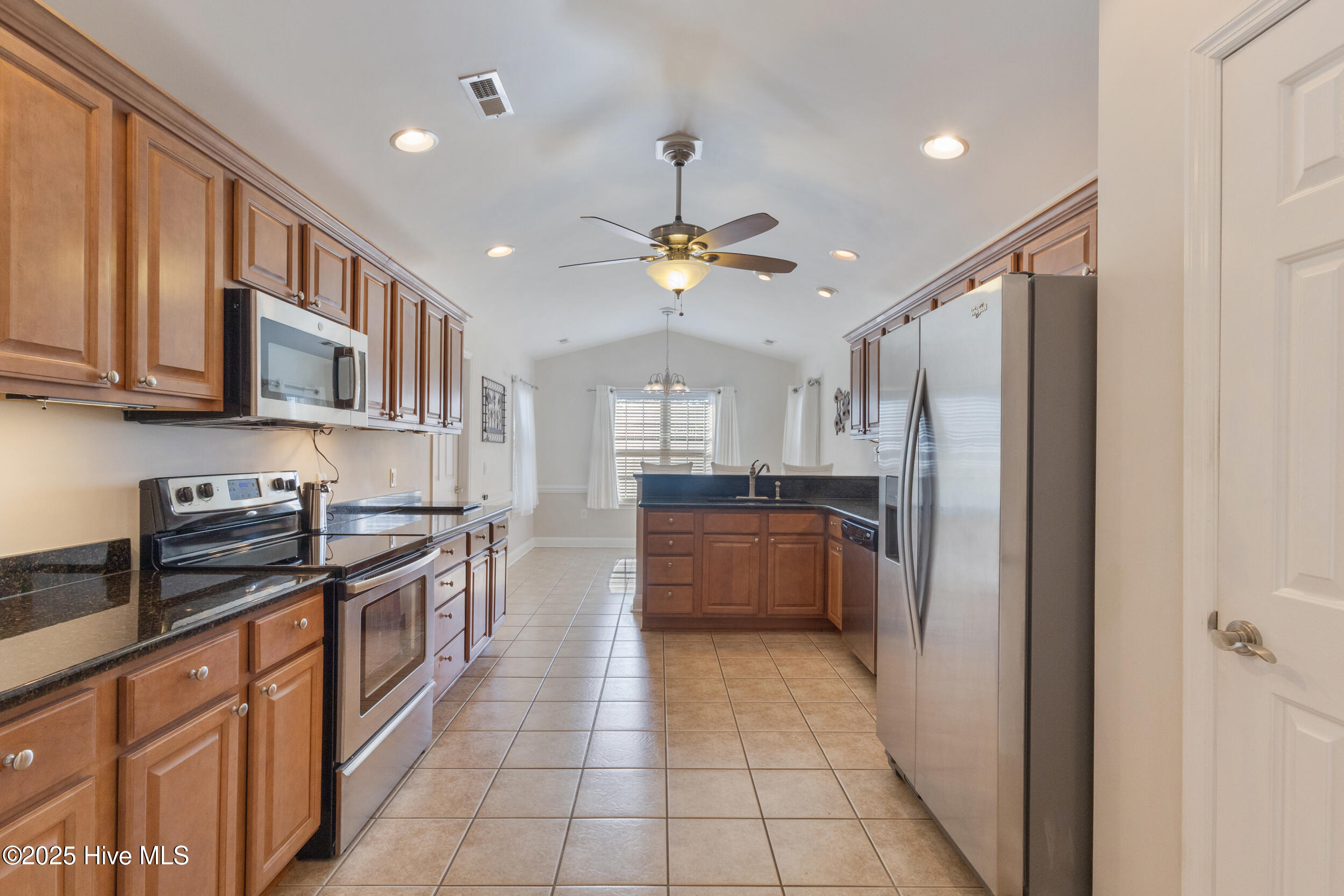 100541465 | Photo 15