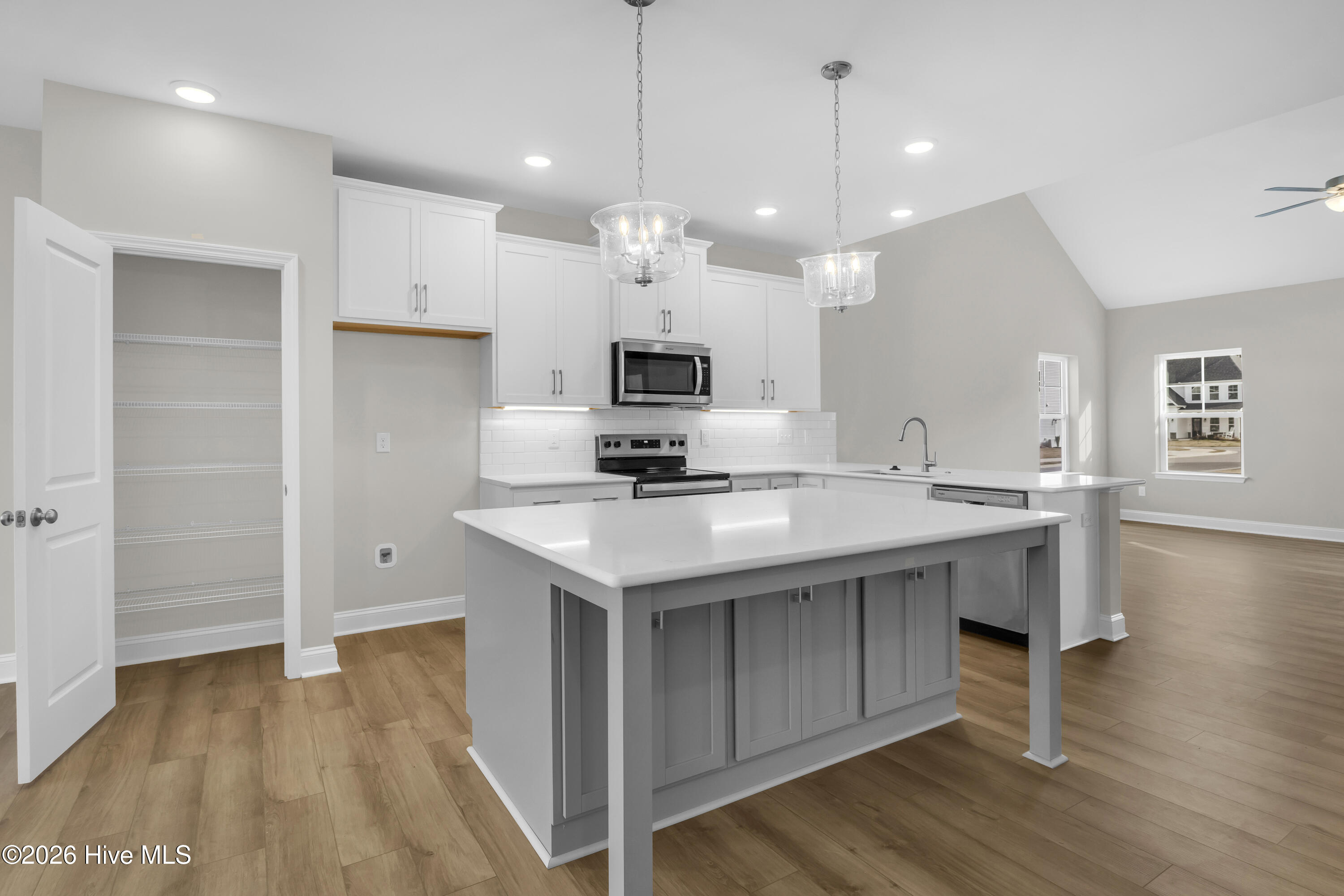 100552791 | Photo 11