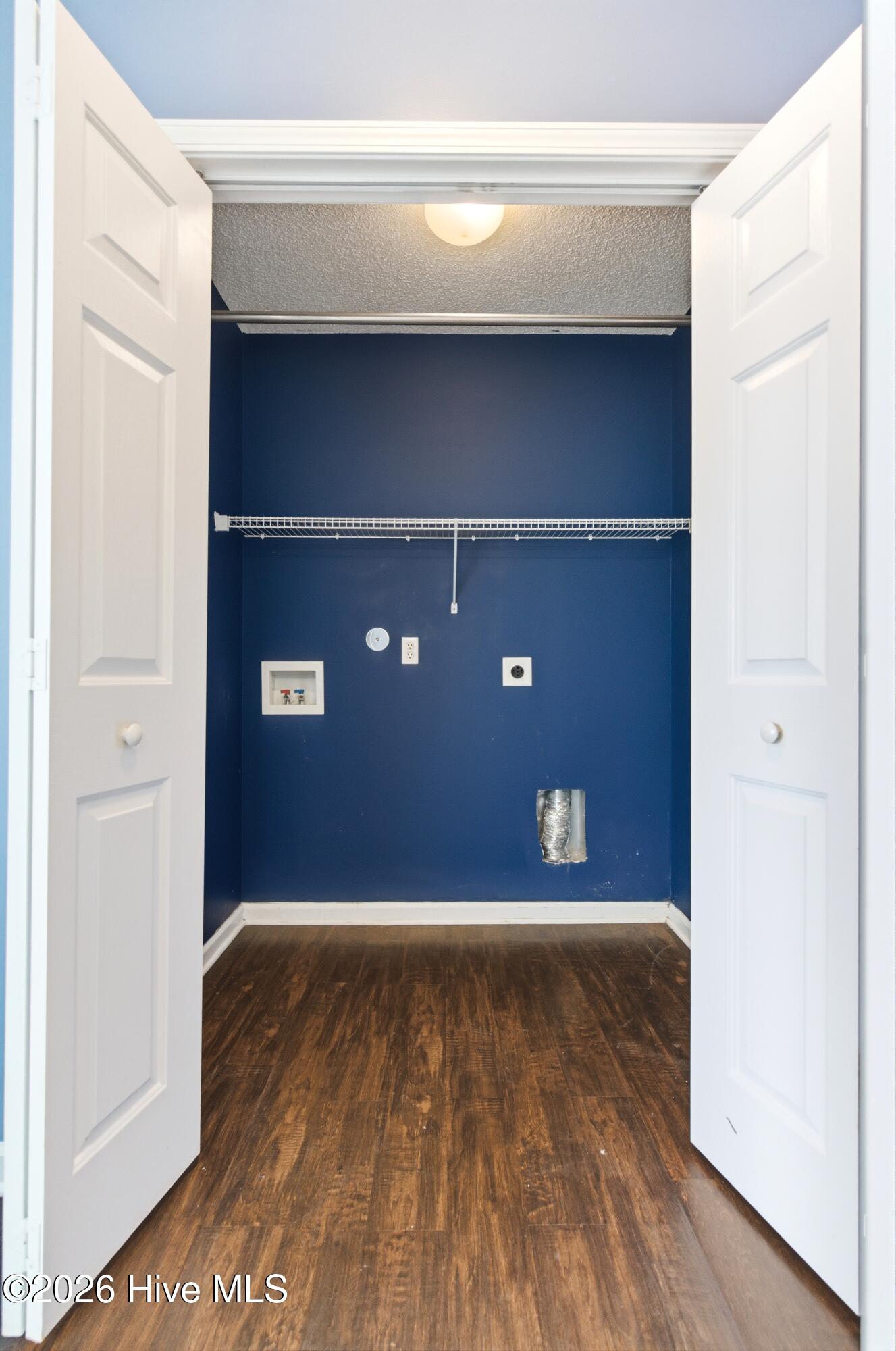 100560348 | Photo 23